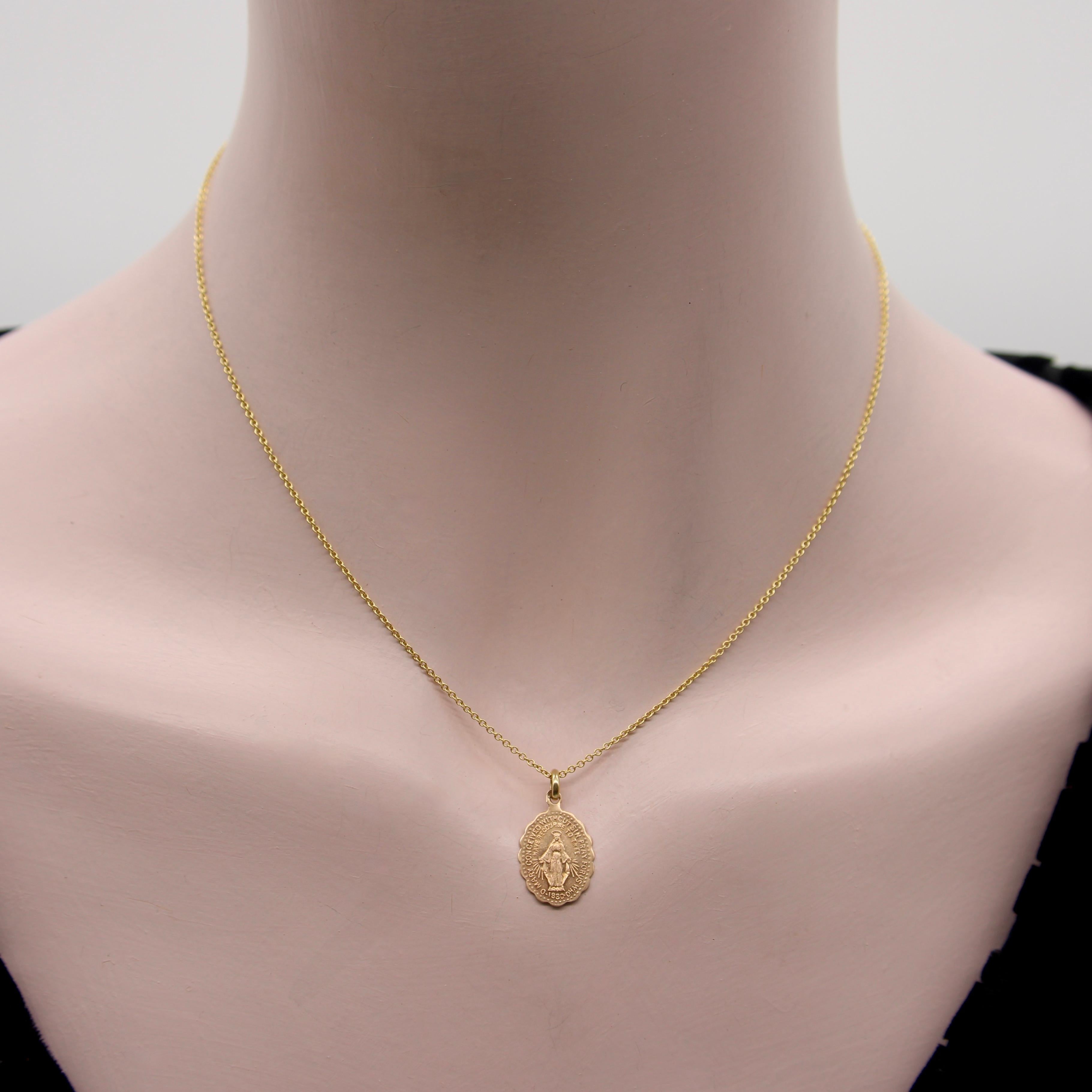 Amuleto Retro María concebida sin pecado de oro de 10 quilates en venta 2