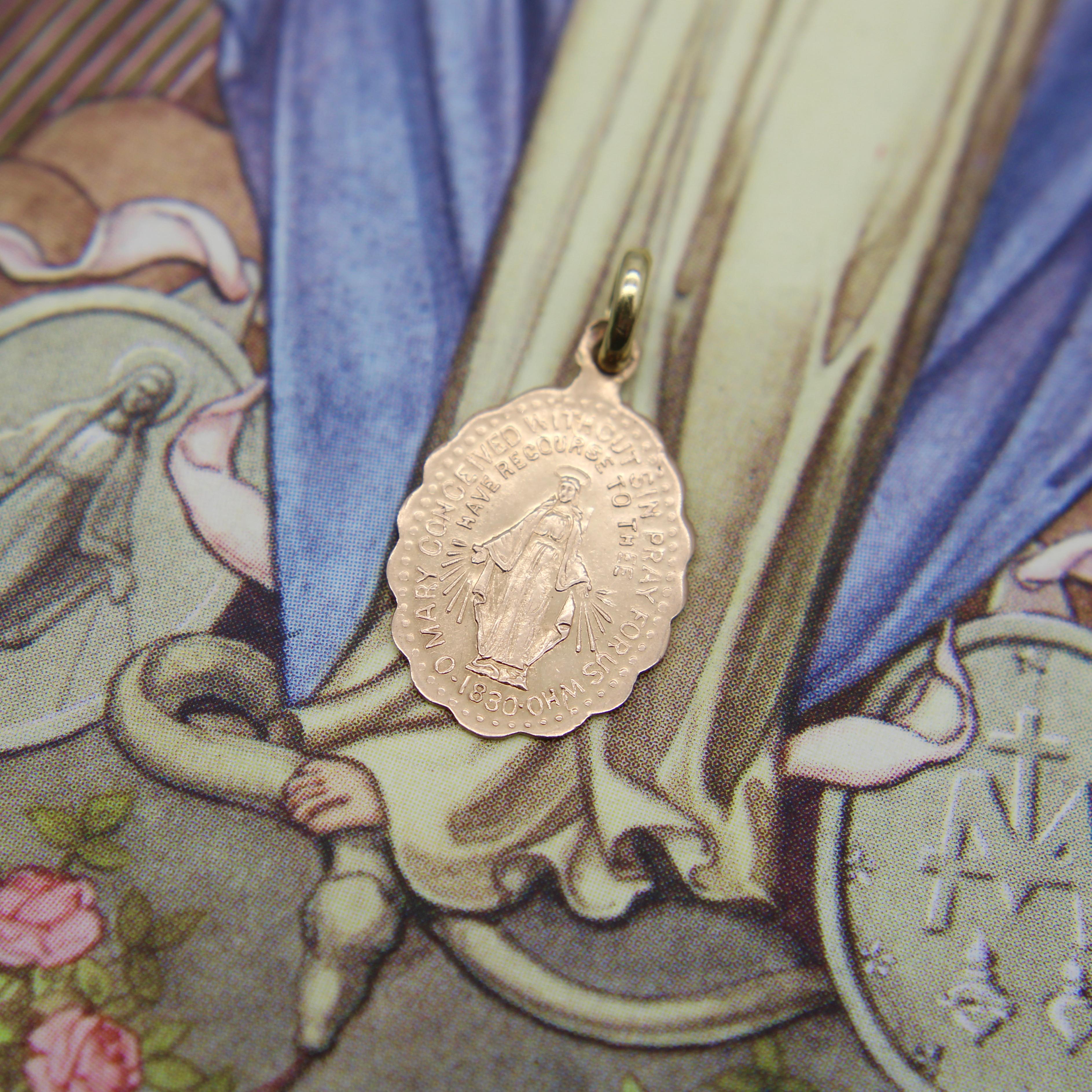 Amuleto Retro María concebida sin pecado de oro de 10 quilates en venta 3