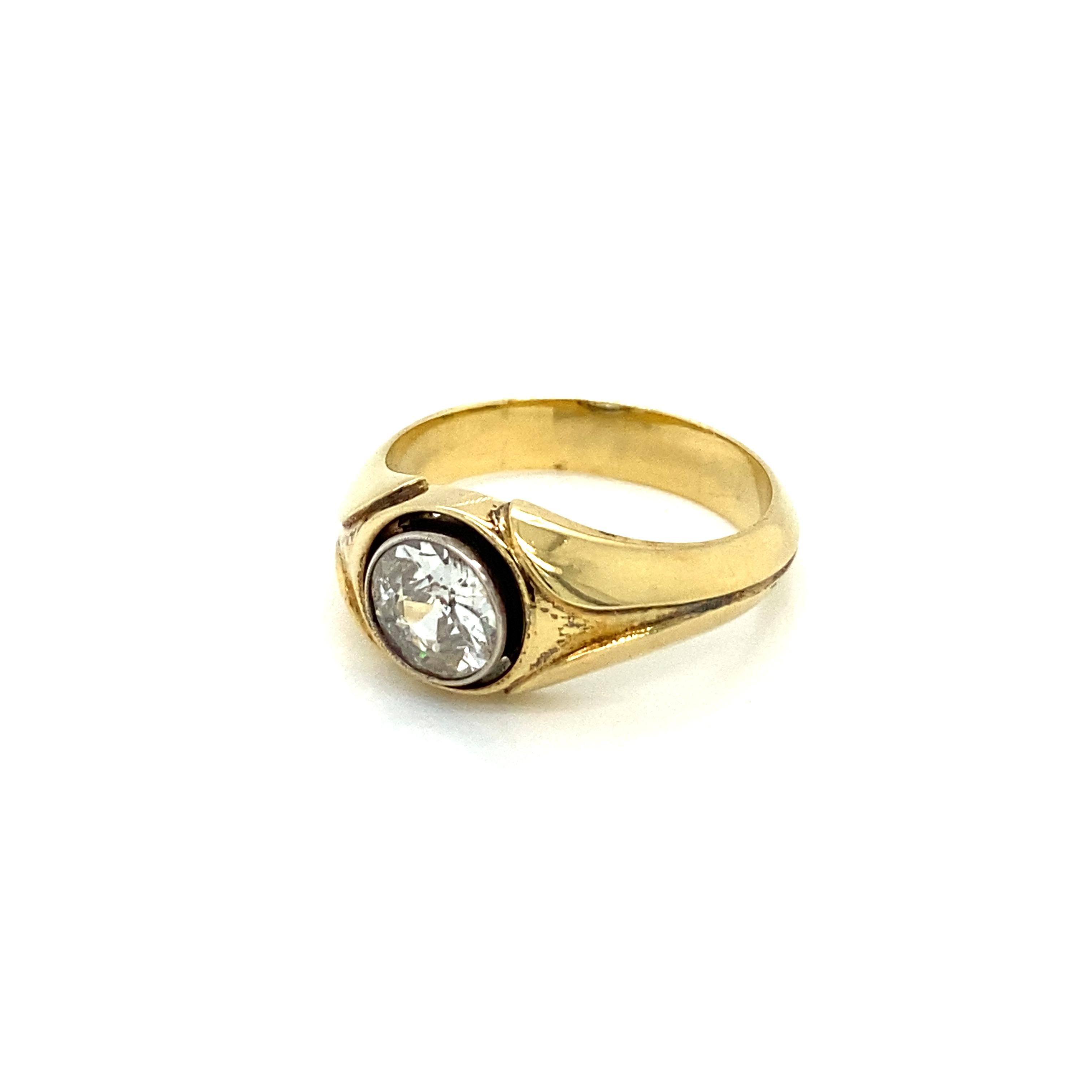 Retro 1.10 Carat Diamond Solitaire Unisex Gold Ring 3