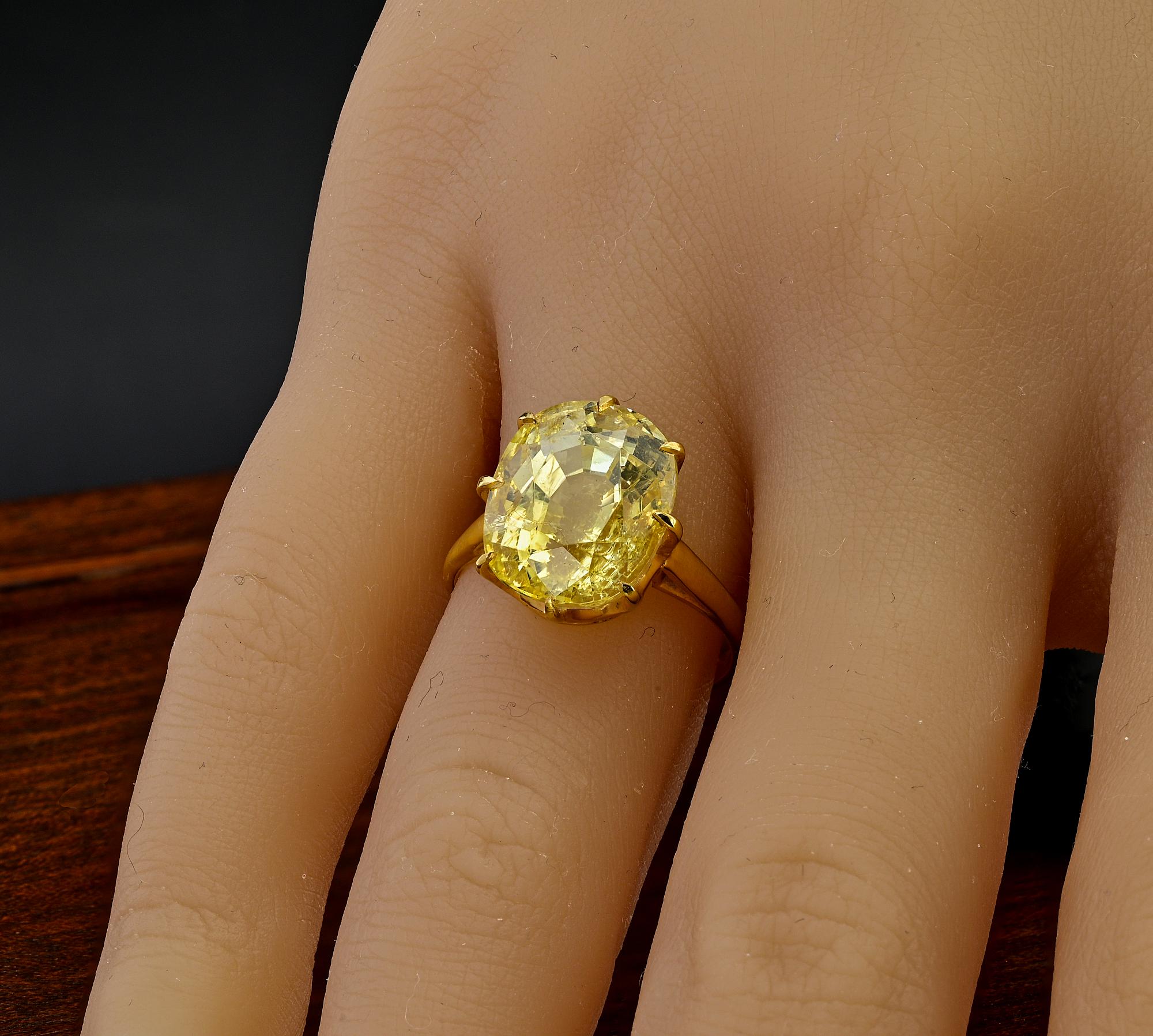 Retro 11.00 Ct Natural No Heat Yellow Sapphire Solitaire 18 Kt ring  For Sale 7