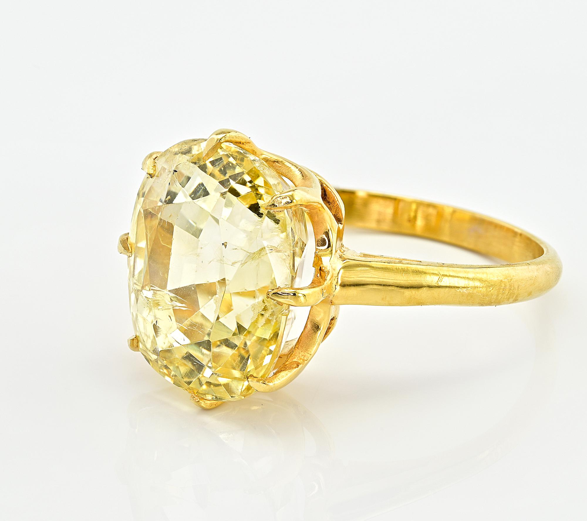 Retro 11.00 Ct Natural No Heat Yellow Sapphire Solitaire 18 Kt ring  For Sale 2