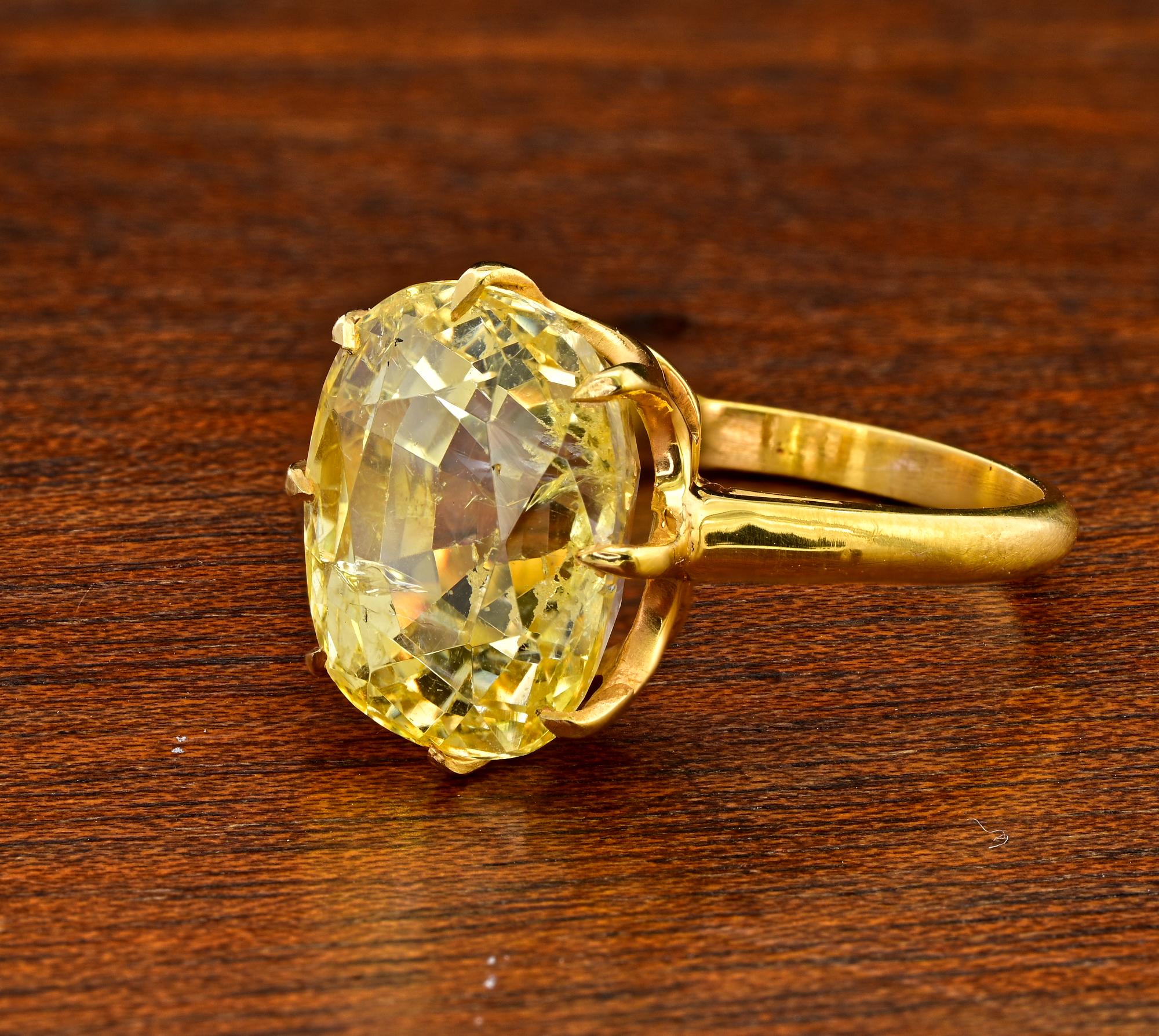 Retro 11.00 Ct Natural No Heat Yellow Sapphire Solitaire 18 Kt ring  For Sale 3