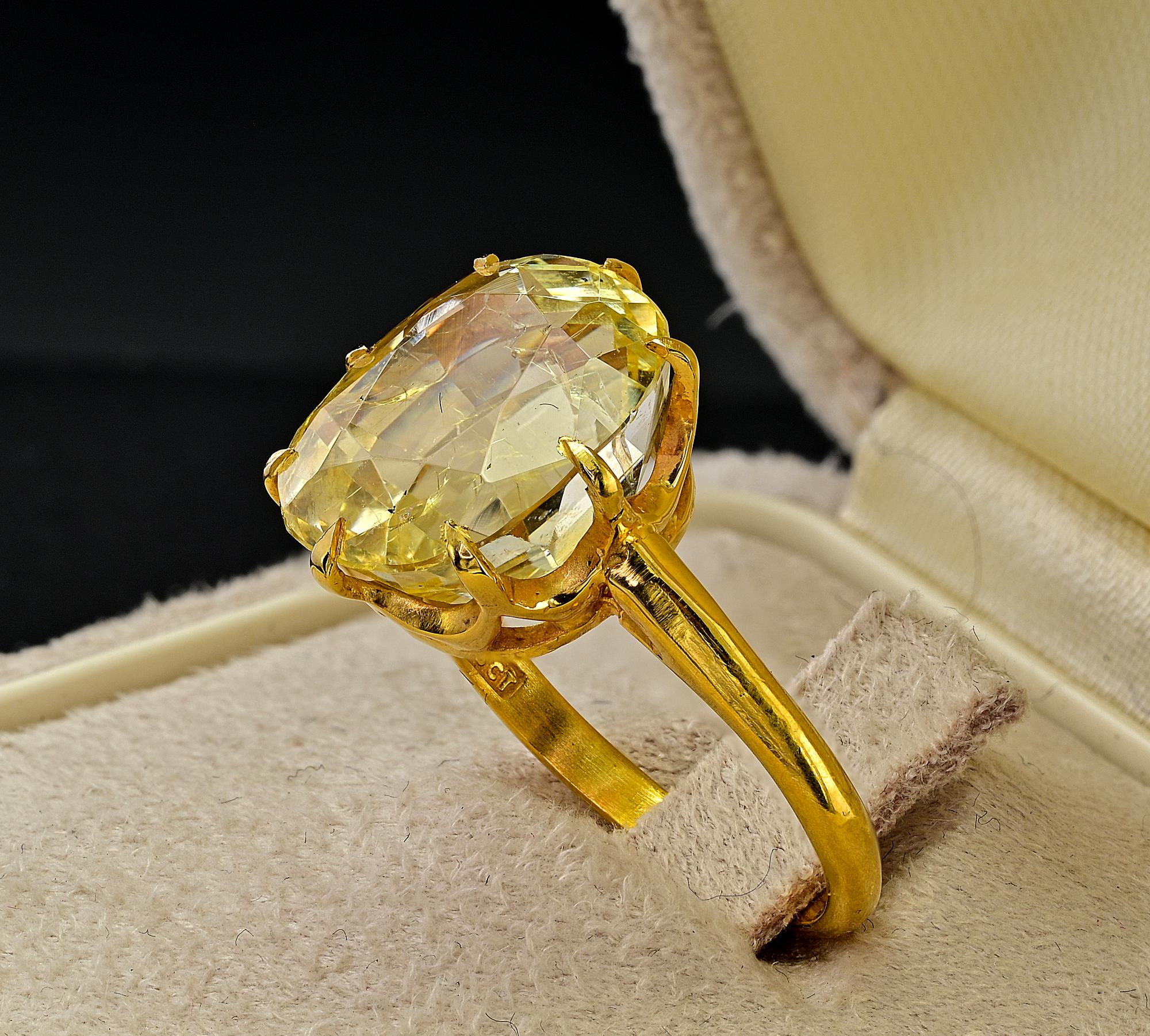 Retro 11.00 Ct Natural No Heat Yellow Sapphire Solitaire 18 Kt ring  For Sale 4