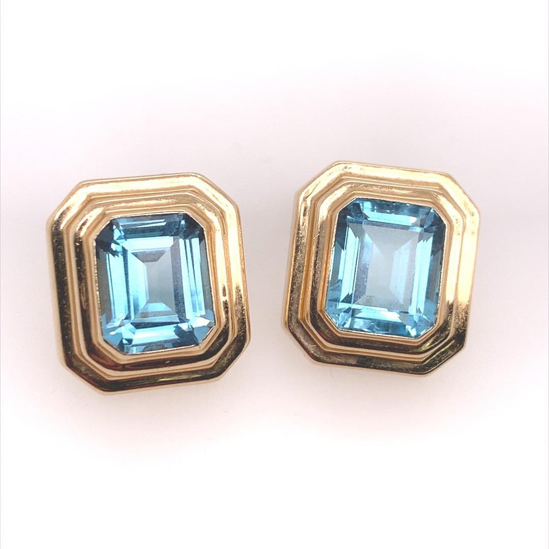 Retro 12 Carat Gold Natural Emerald Cut Blue Topaz Gem Stone Earrings circa 1970 For Sale 2