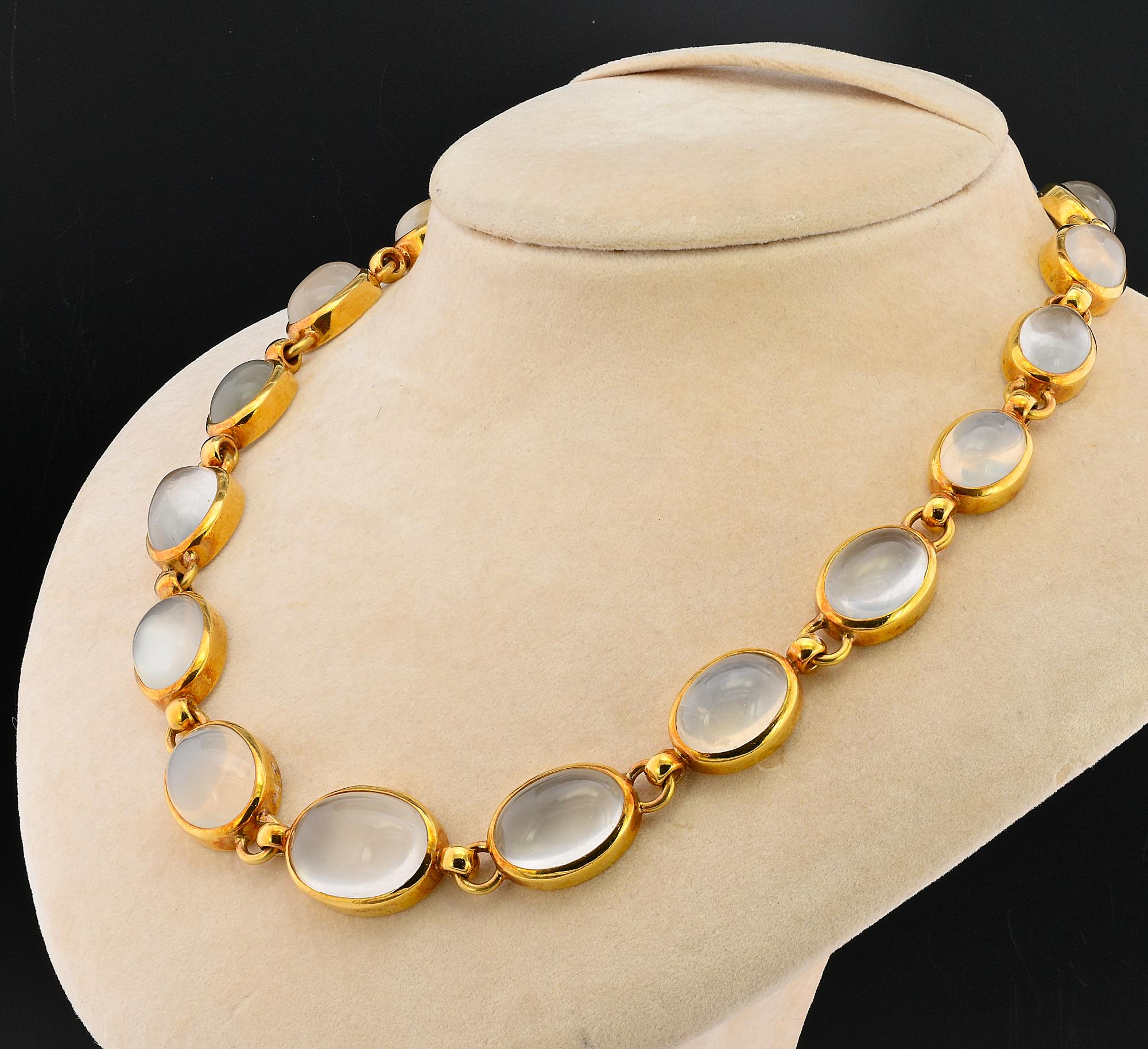 Retro 132.00 Ct Natural Moonstone 18 KT Necklace In Good Condition For Sale In Napoli, IT