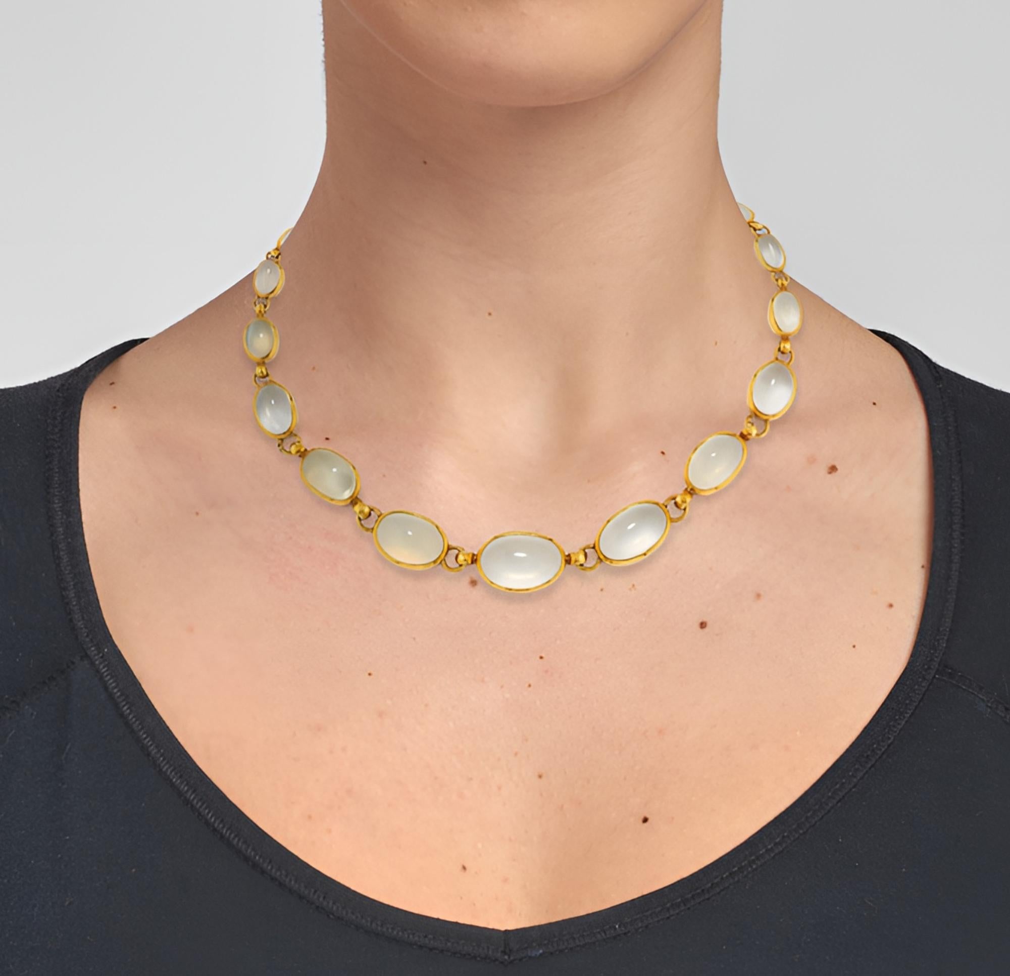Collier rétro 132,00 ct pierre de lune naturelle 18 KT en vente 1