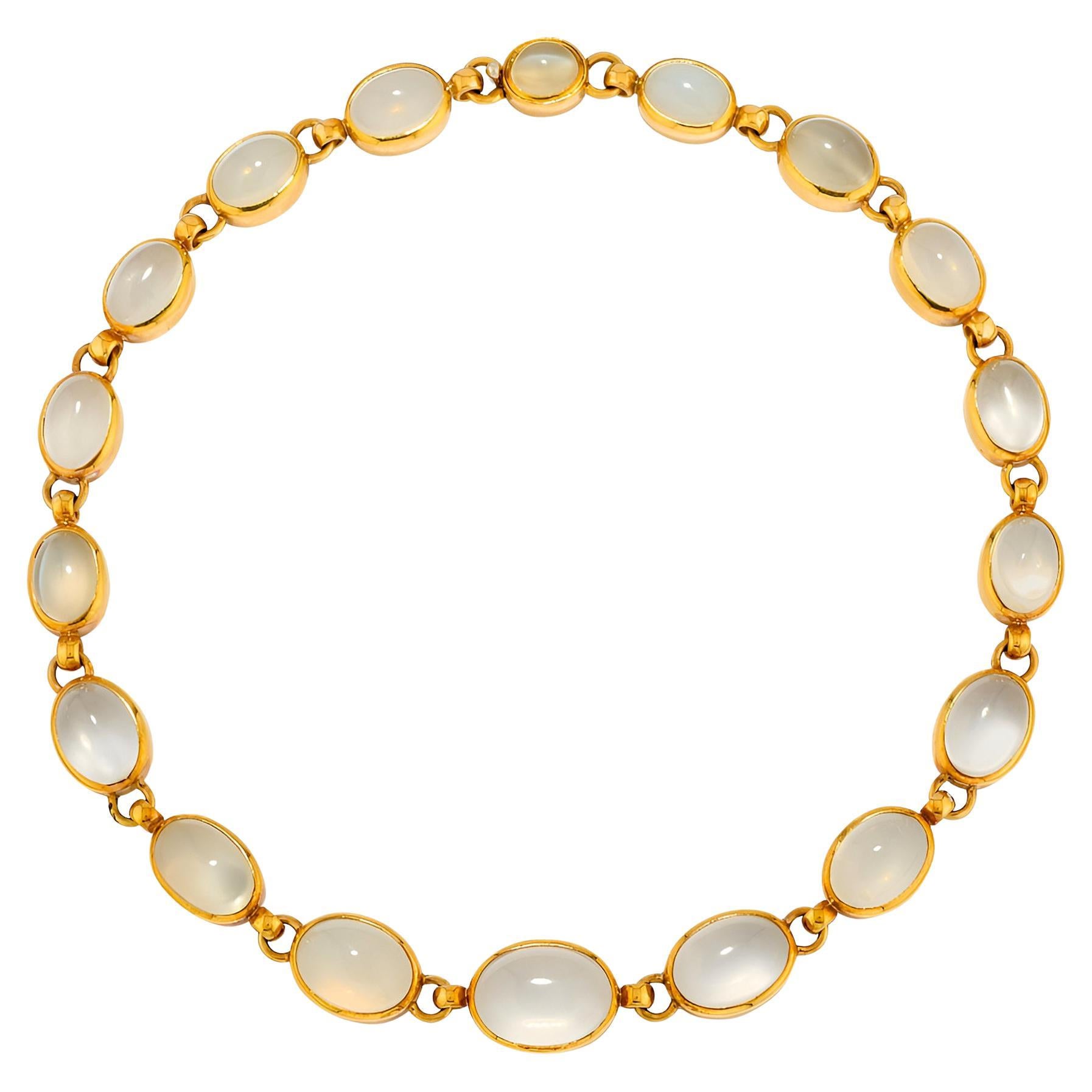 Retro 132.00 Ct Natural Moonstone 18 KT Necklace