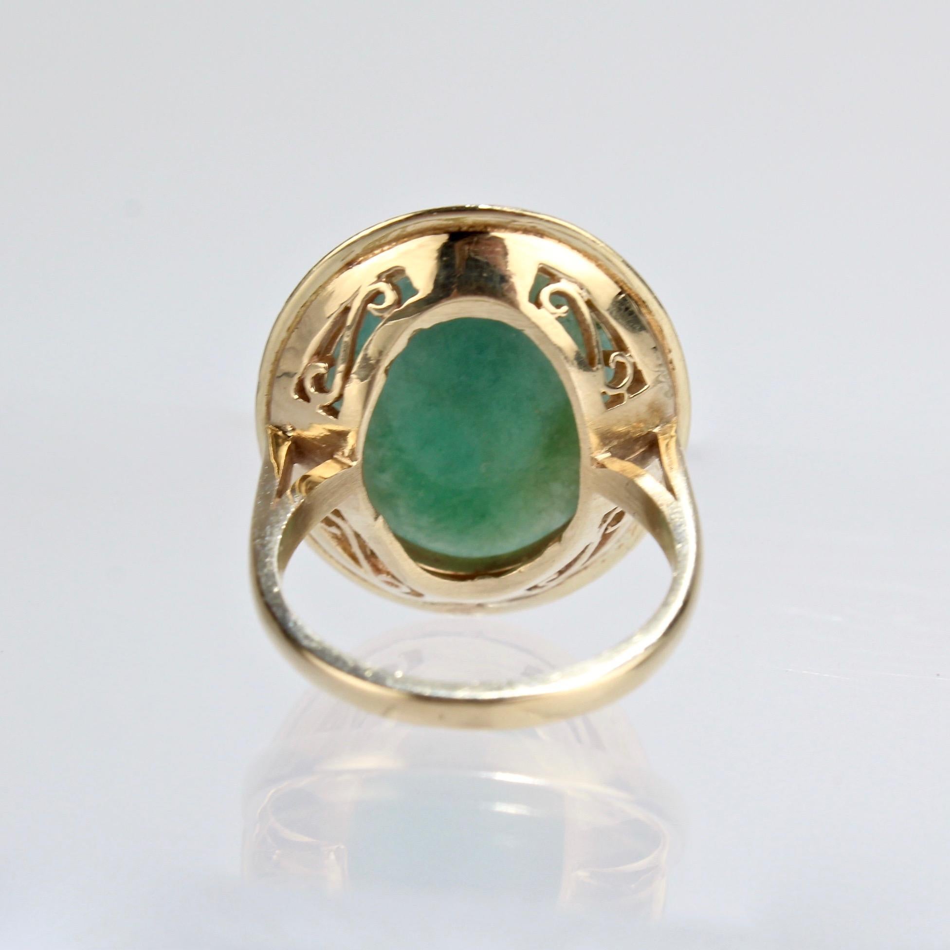 Retro 14 Karat Gold and Jade Cabochon Cocktail Ring In Good Condition For Sale In Philadelphia, PA