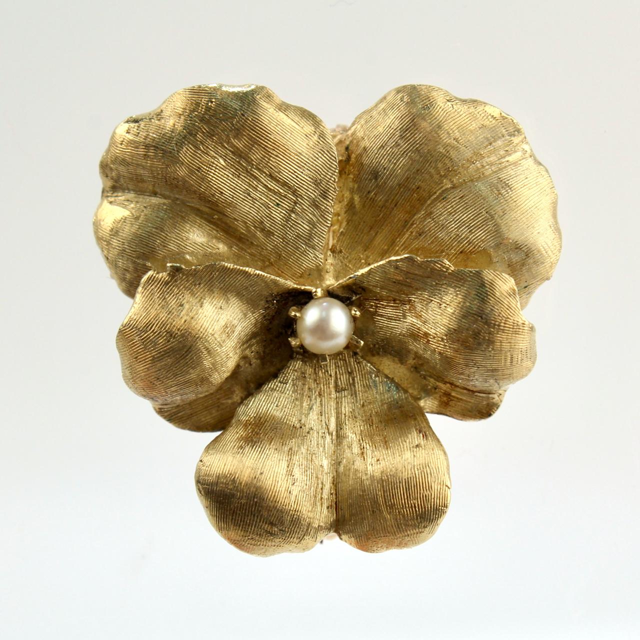 A very fine gold brooch in the form of a Pansy. 

With brushed gold petals and center set with a small round, white pearl.

A finely worked and delicate pin!

Date:
20th Century

Overall Condition:
It is in overall good, as-pictured, used estate