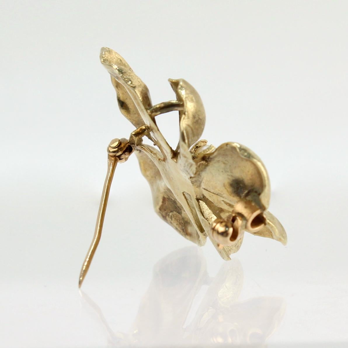 Broche o alfiler retro de oro de 14 quilates y perlas con forma de flor de pensamiento en Bueno Estado en Philadelphia, PA