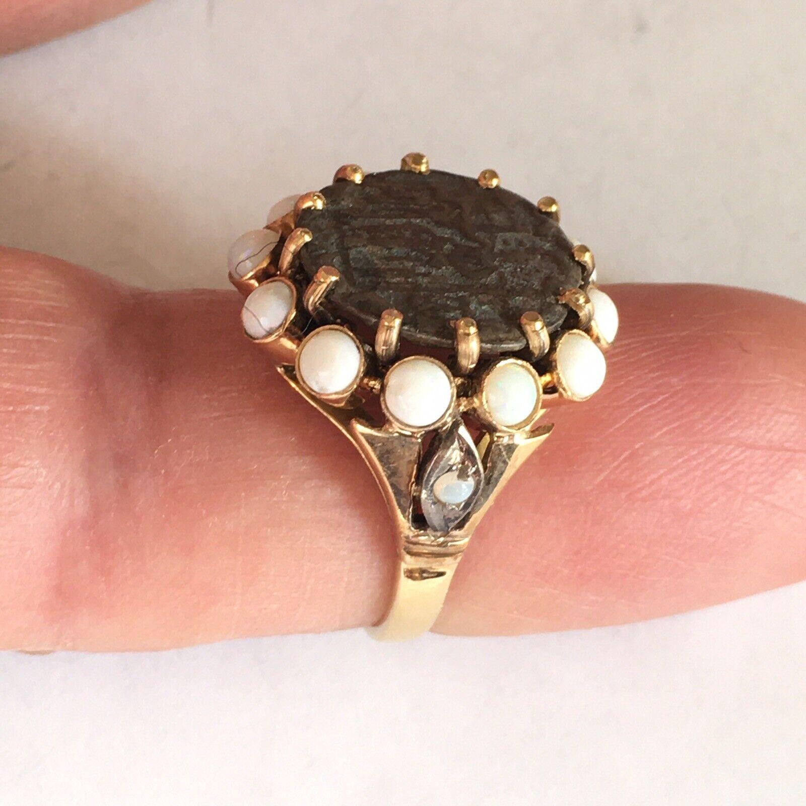Retro 14 Karat Yellow Gold Ancient Coin Ring Hallmarked Opals, 1940s For Sale 5