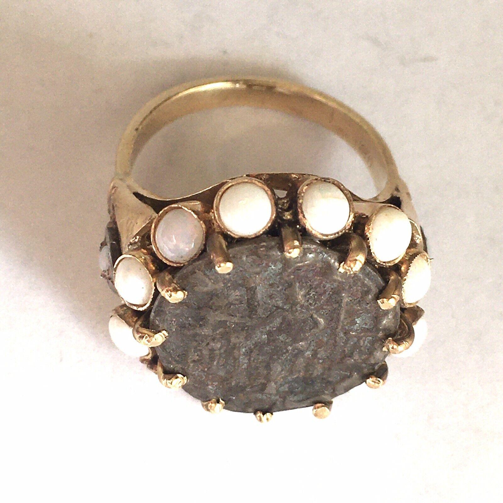 Retro 14 Karat Yellow Gold Ancient Coin Ring Hallmarked Opals, 1940s For Sale 2