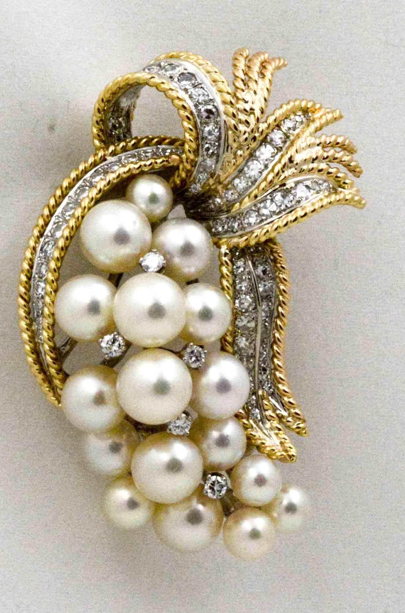 Retro 14 Karat Yellow Gold Pin Set with 17 Akoya Pearls In Excellent Condition In Dallas, TX