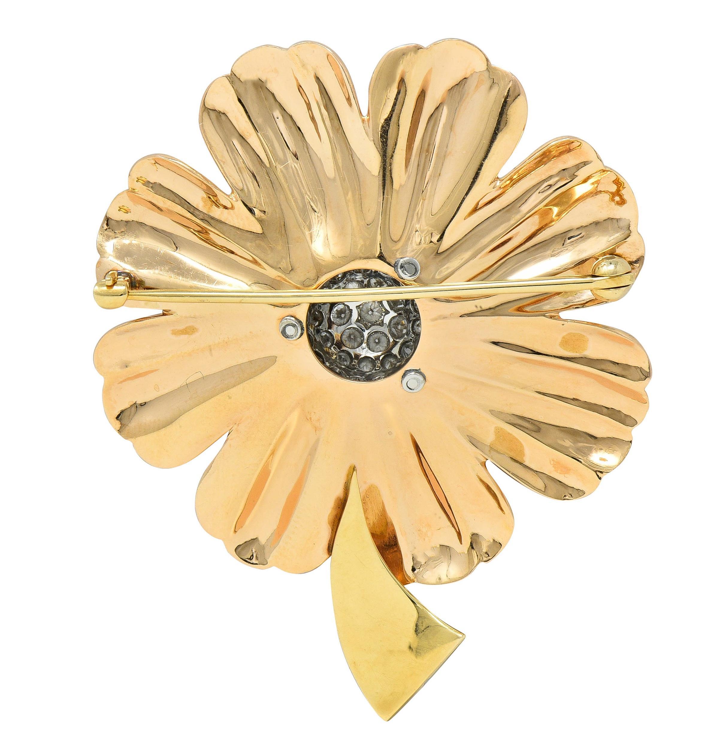 Retro 1.46 CTW Diamond 14 Karat Tri-Gold Vintage Daisy Flower Brooch In Excellent Condition For Sale In Philadelphia, PA