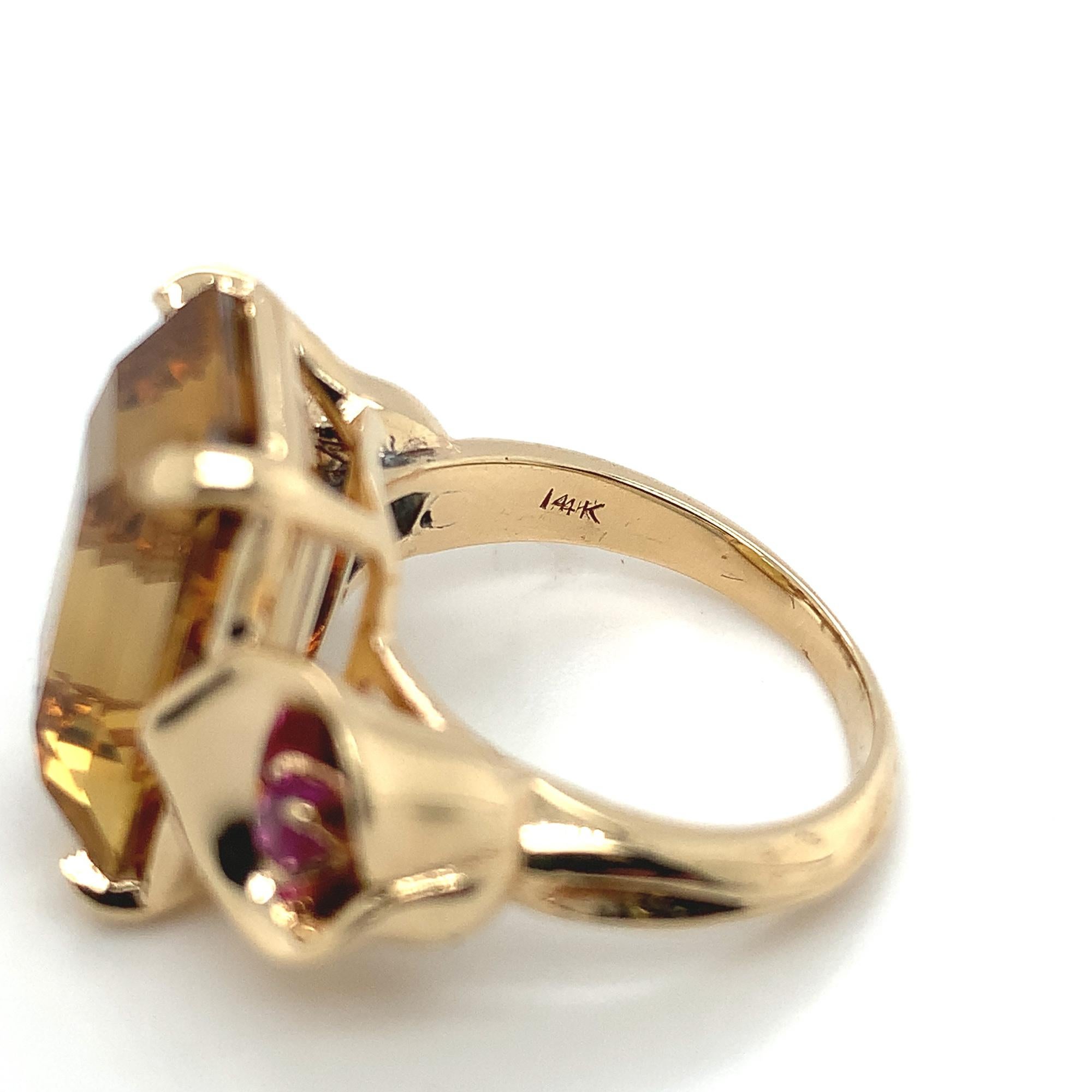 Retro 14K 8.55ct Citrine Ring with Ruby In Excellent Condition For Sale In Big Bend, WI