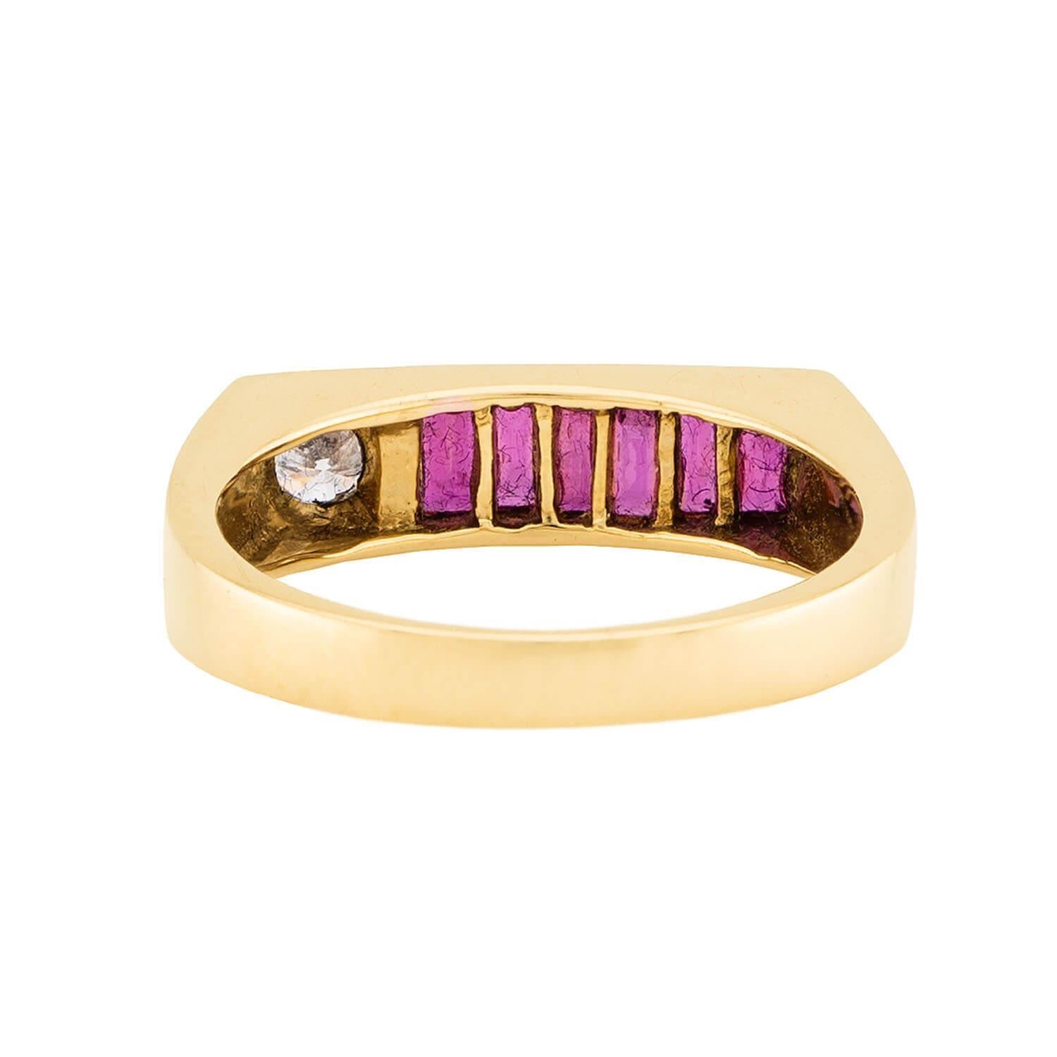Anillo retro de 14k con diamantes y rubíes en Bueno estado para la venta en Narberth, PA