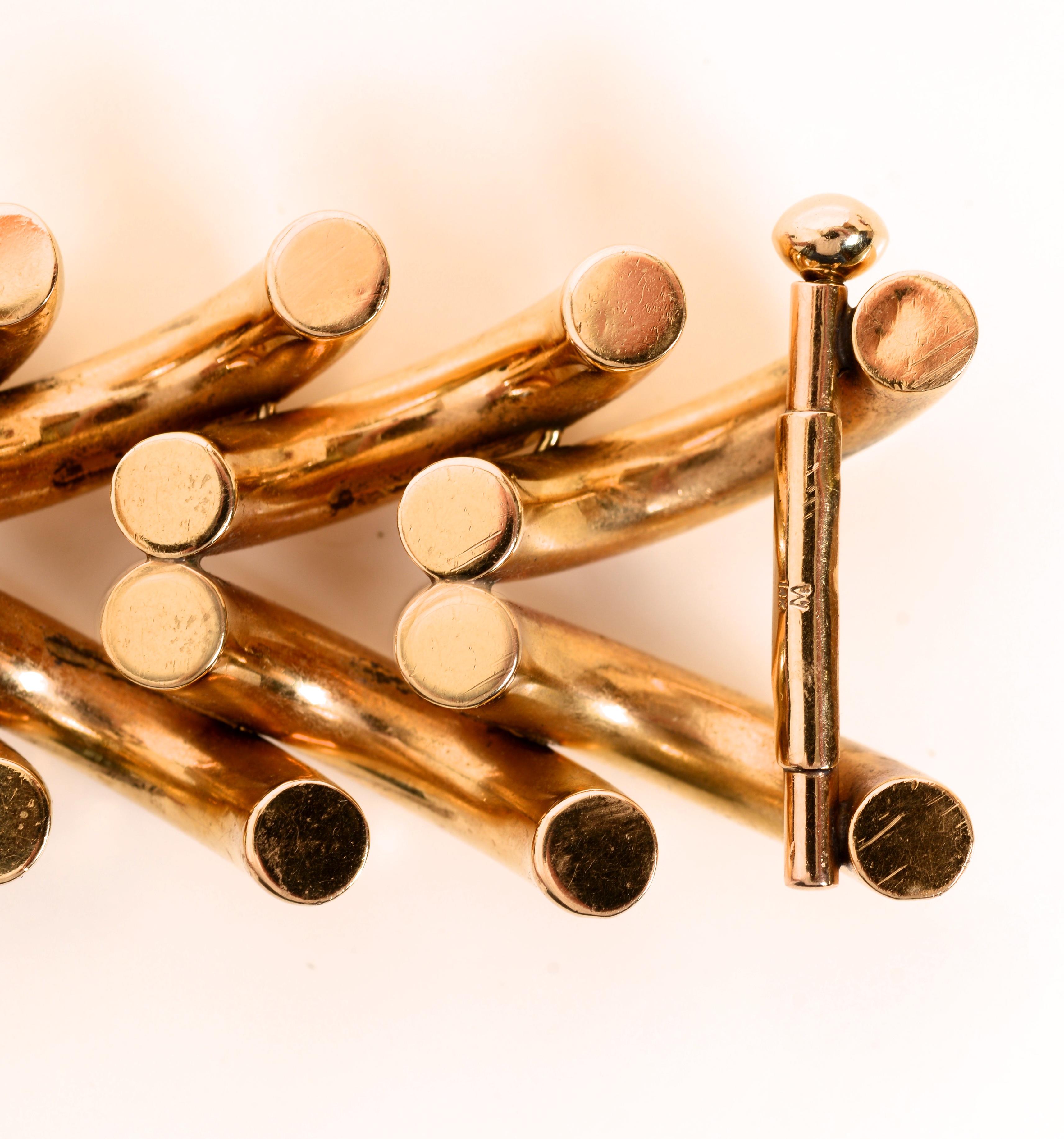 Bracelet rétro en or 14 carats avec motif de double rangée de chevrons imbriqués en vente 6