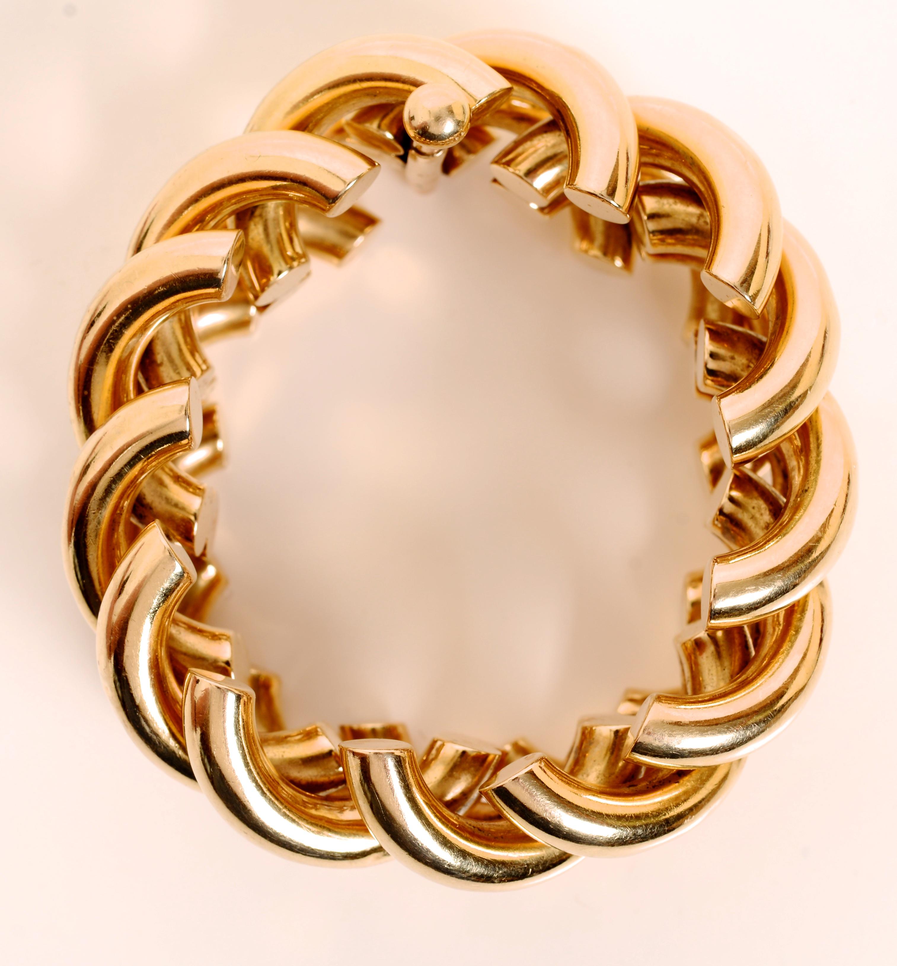Retro 14K Gold Bracelet With Interlocking Wide Double Row Chevron Design. With 13 interlocking chevron motifs. A classic, elegant, bold statement from the 1940's finely articulated making it comfortable to wear. 8550