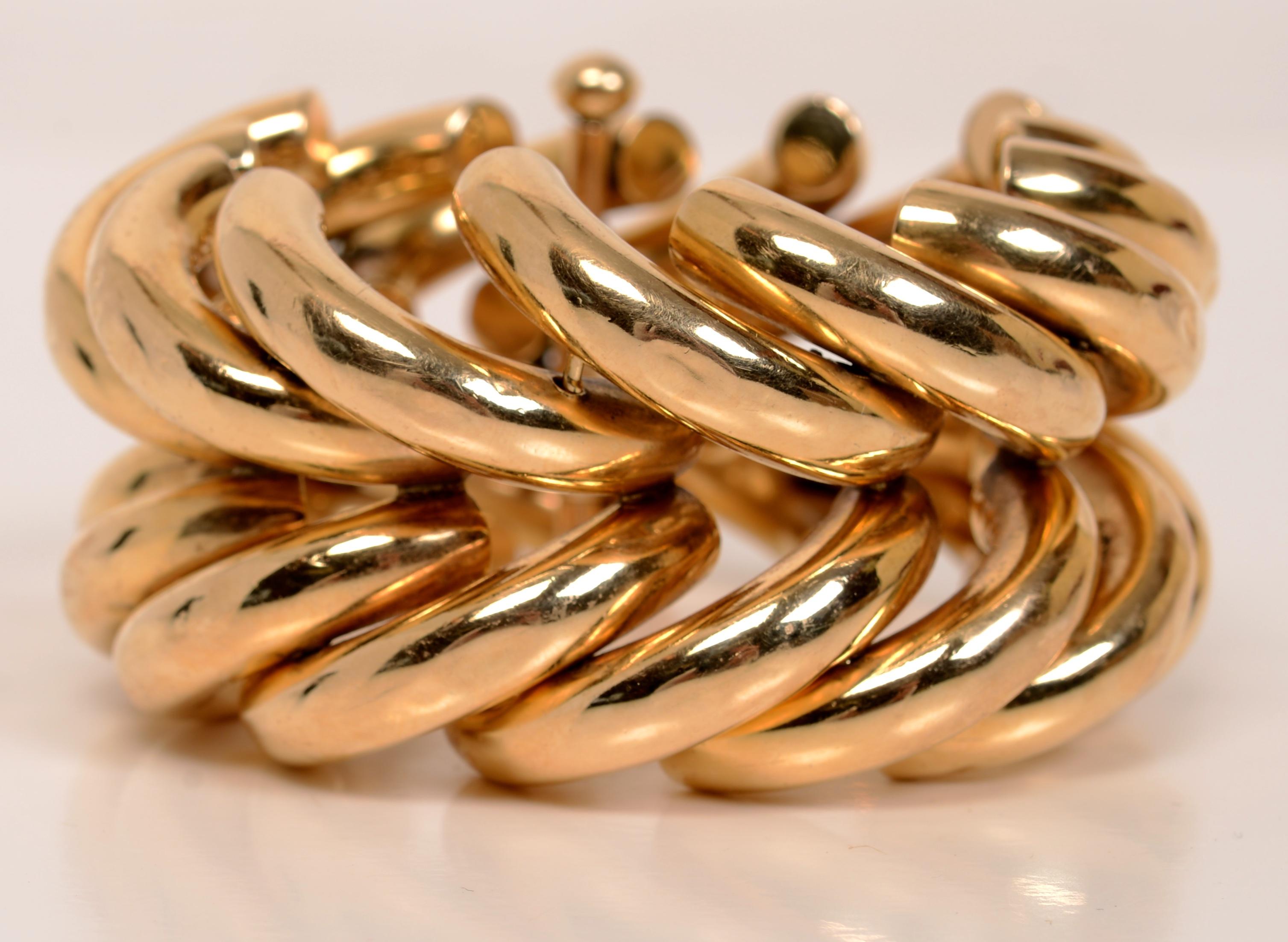 Rétro Bracelet rétro en or 14 carats avec motif de double rangée de chevrons imbriqués en vente