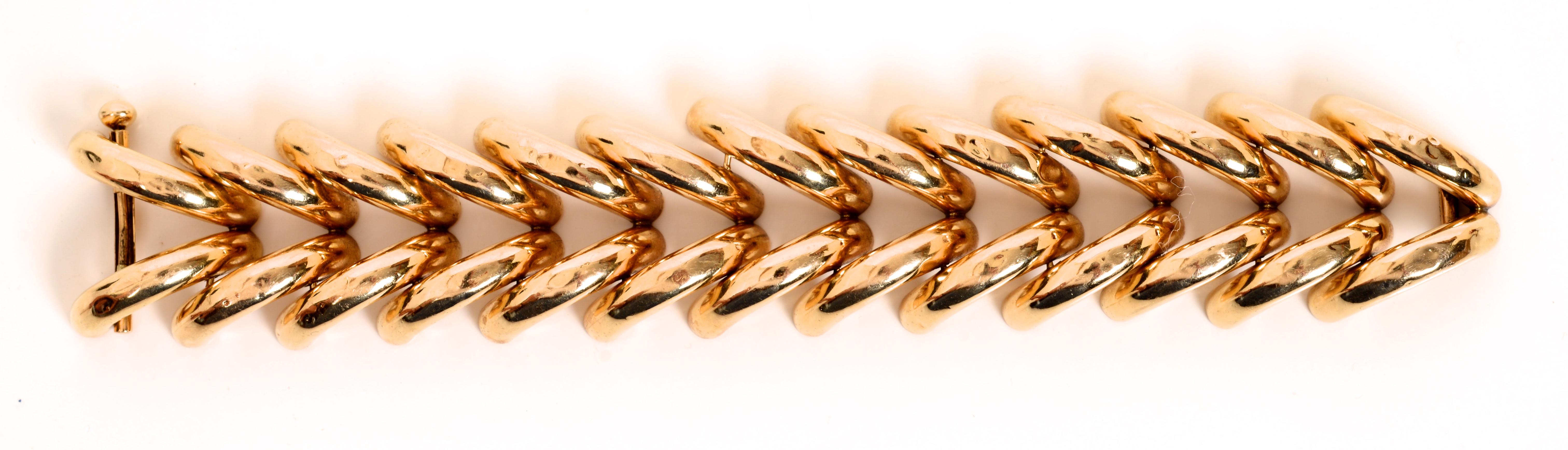 Women's Retro 14K Gold Bracelet with Interlocking Wide Double Row Chevron Design For Sale
