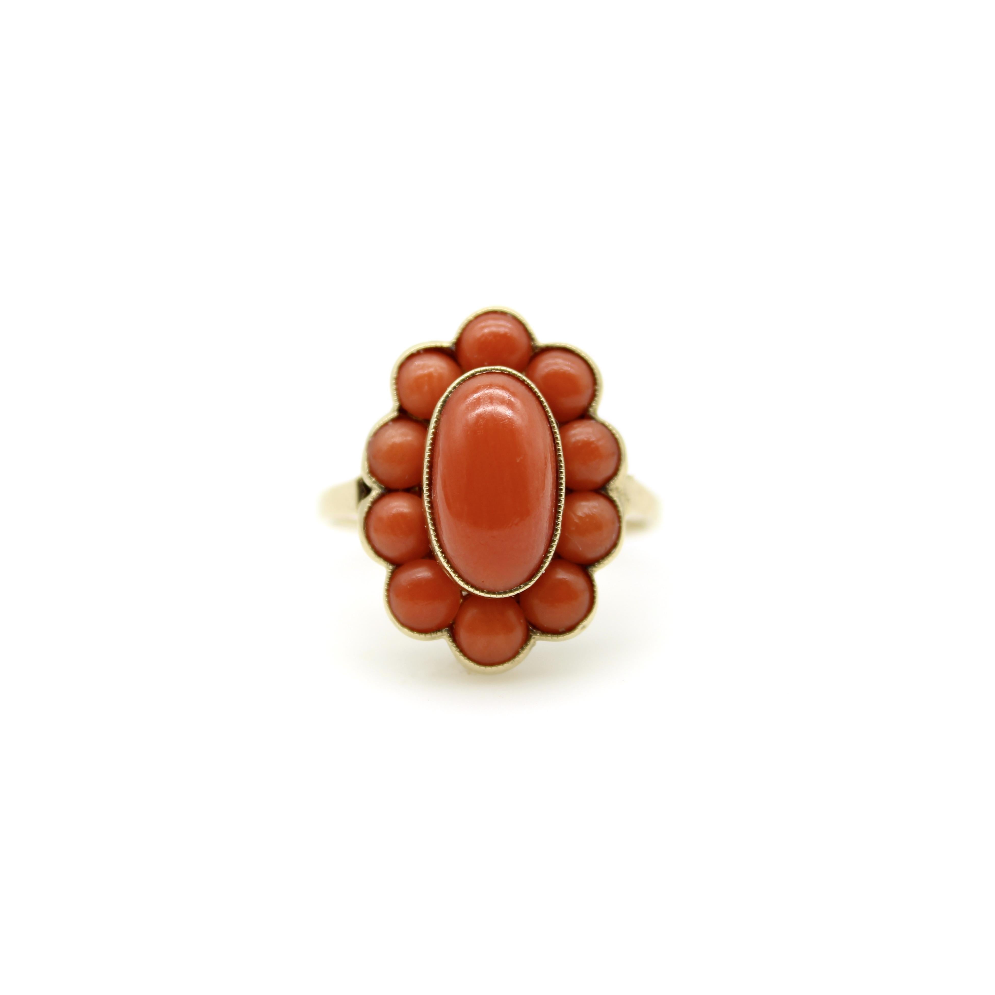 Retro 14K Gold Koralle Cabochon Cluster-Ring im Zustand „Gut“ im Angebot in Venice, CA