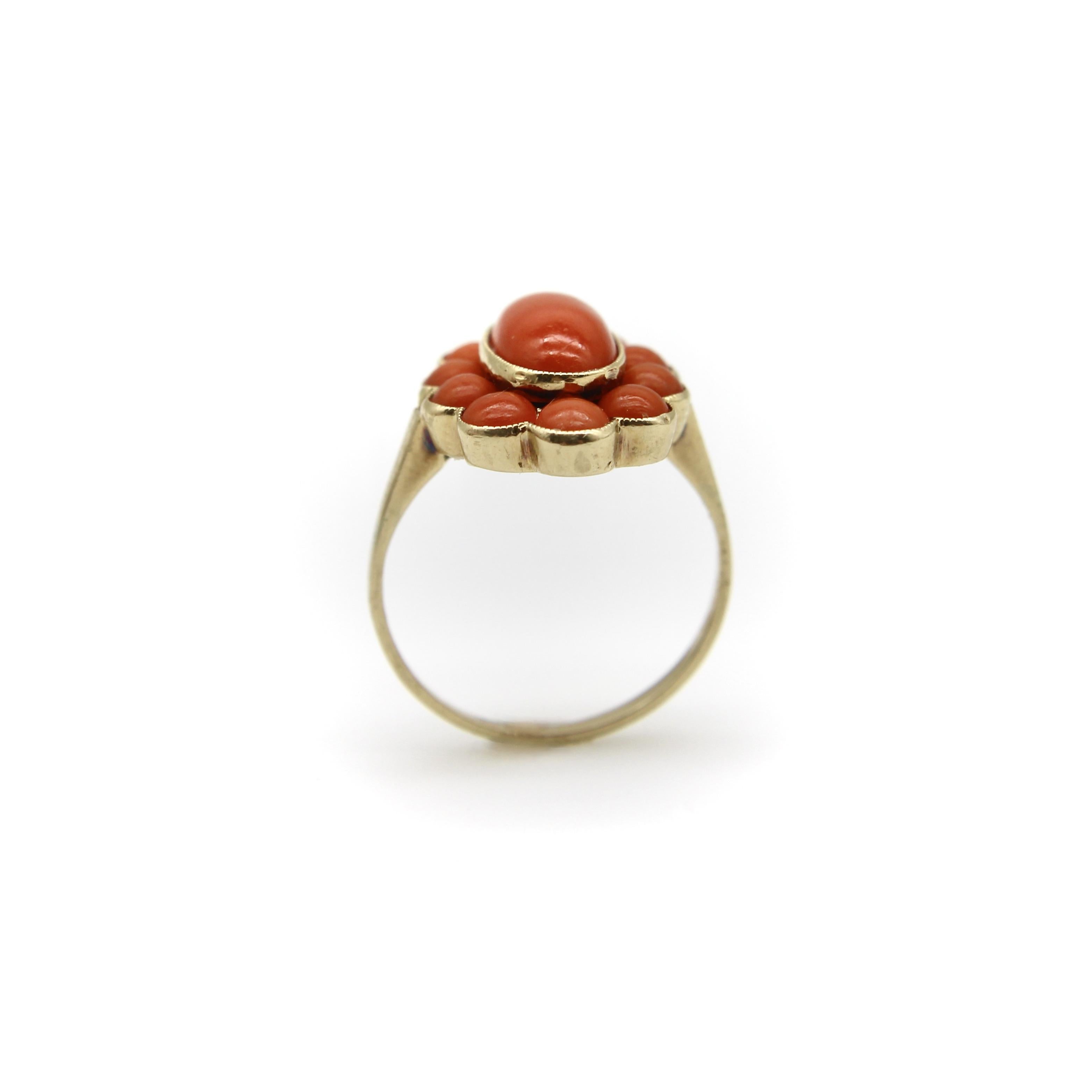 Retro 14K Gold Koralle Cabochon Cluster-Ring im Angebot 4