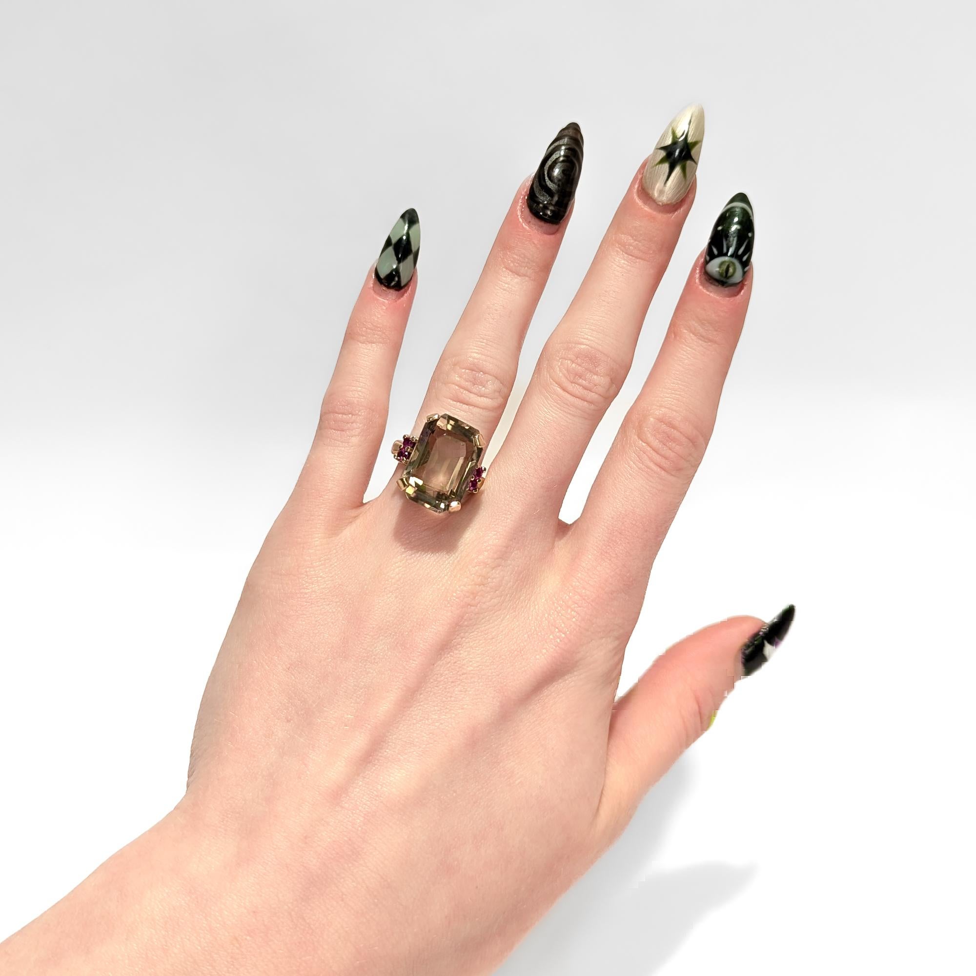 Anello Cocktail Retrò in oro 14K, quarzo e rubino in vendita 5