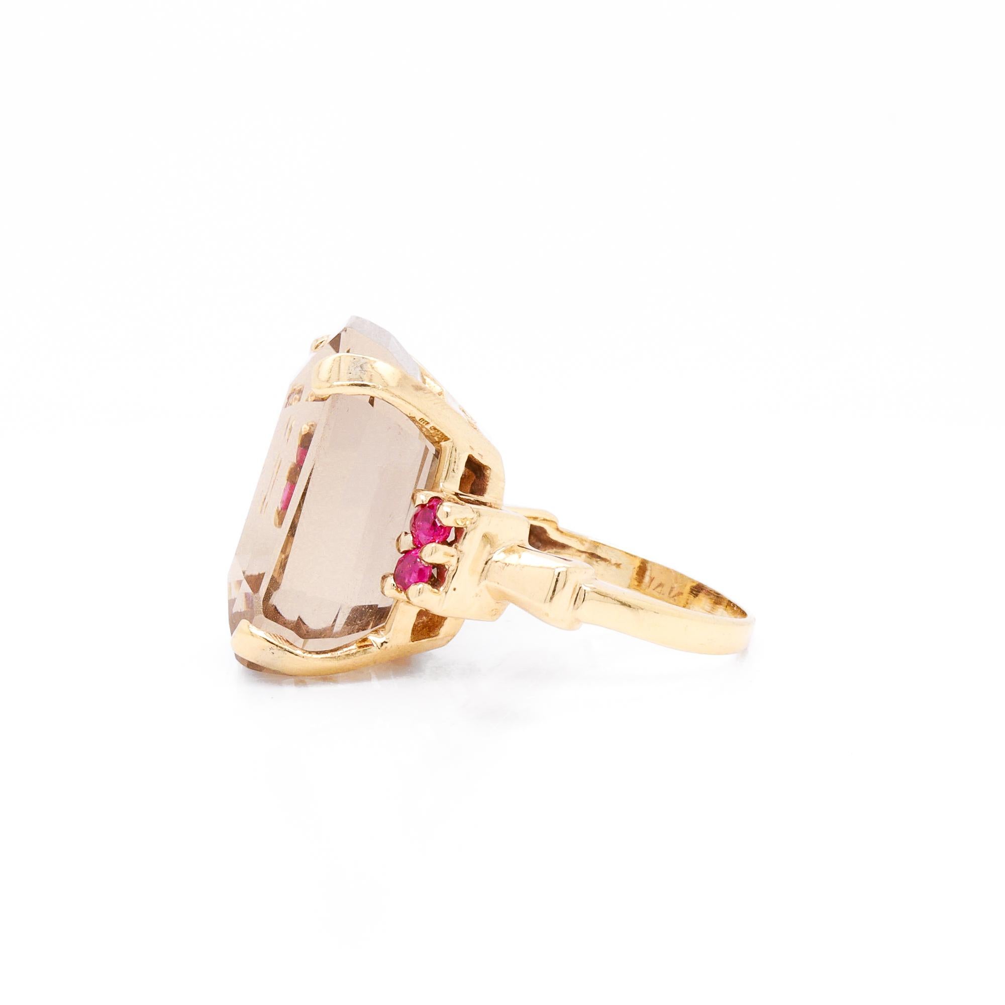 Donna Anello Cocktail Retrò in oro 14K, quarzo e rubino in vendita