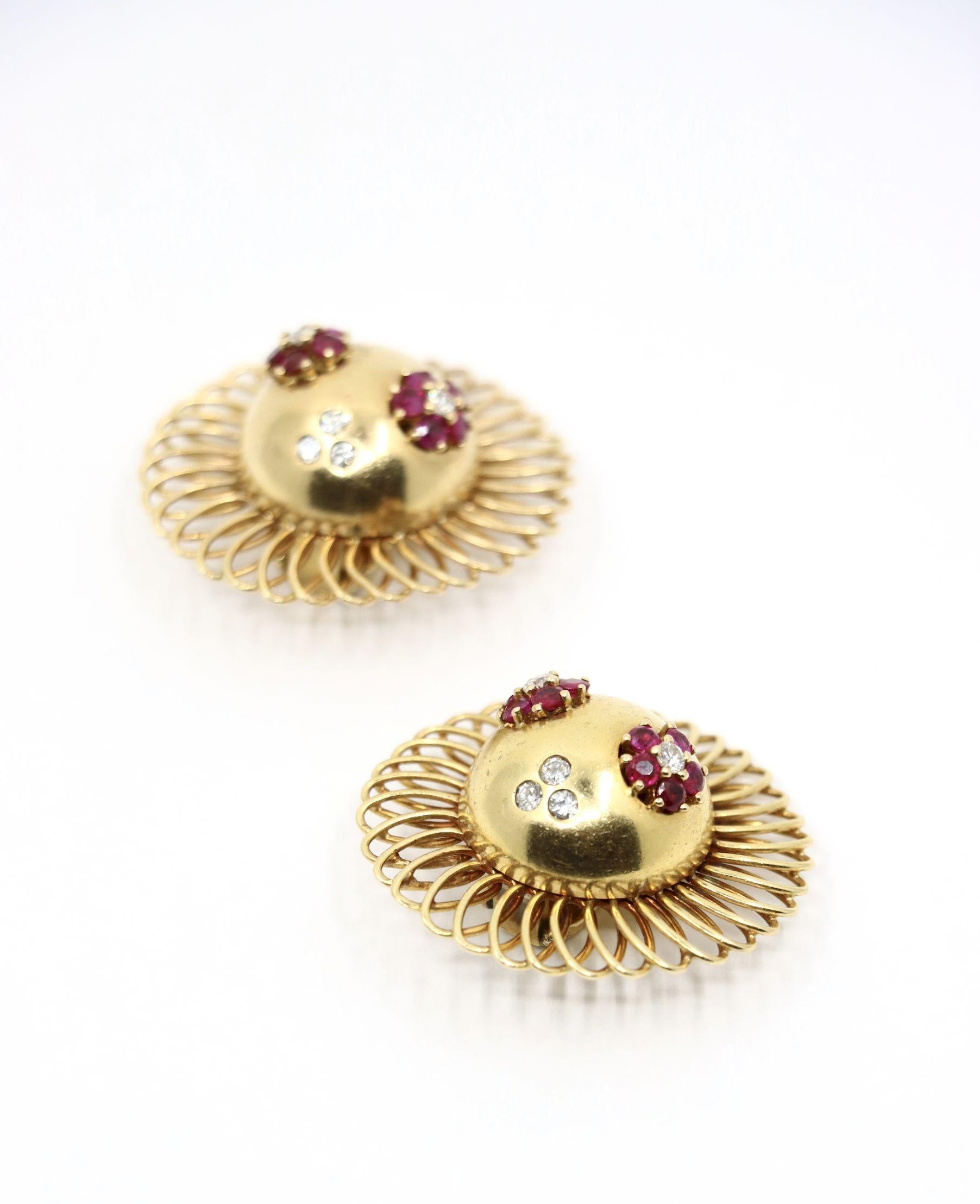 Retro 14K Gold Rubin Diamant Sonnenblume Ohrringe (Brillantschliff) im Angebot