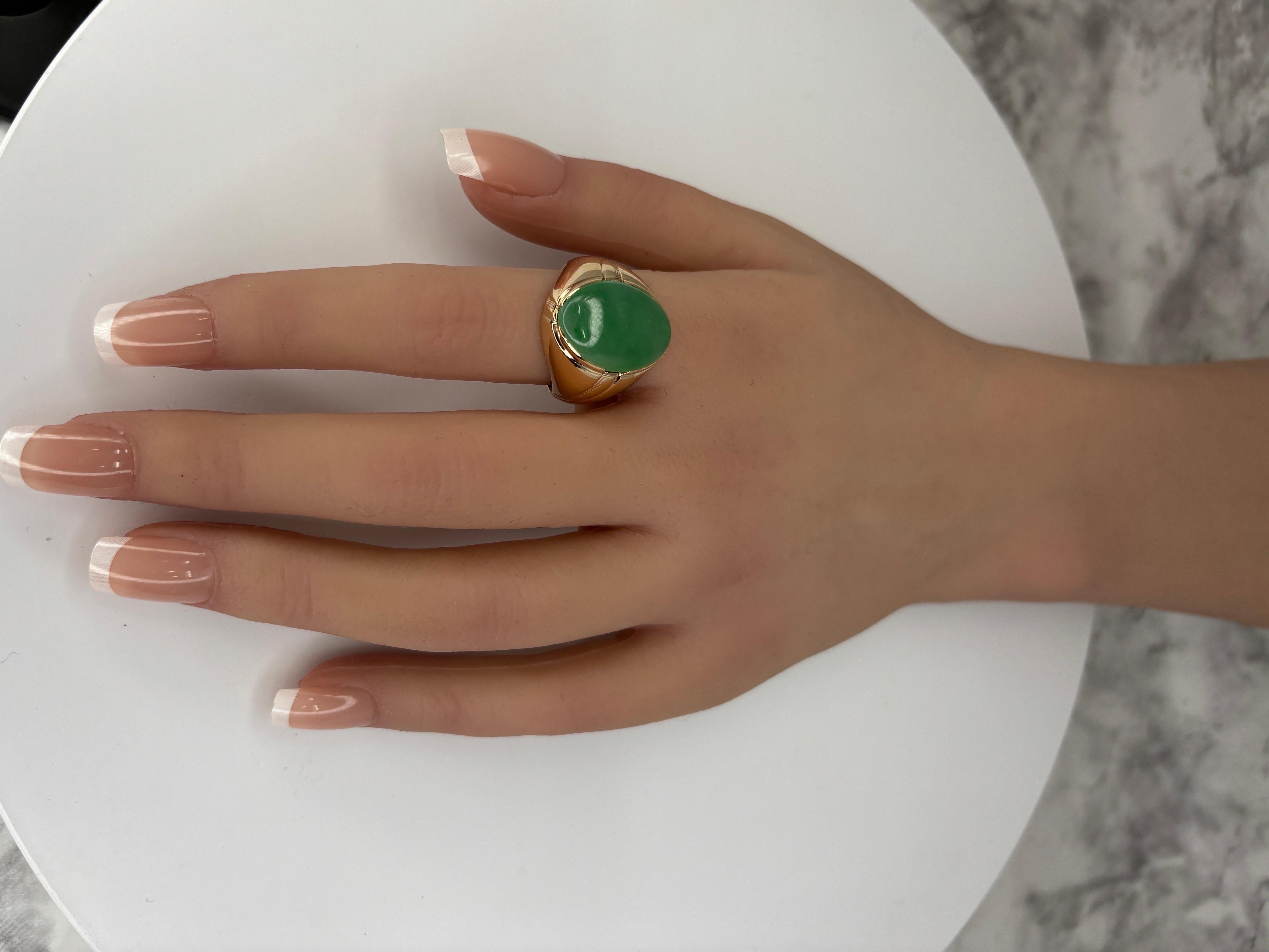 Retro 14k Rosy Yellow Gold Green Jade Jadeite Cabochon Unisex Dome Ring For Sale 9