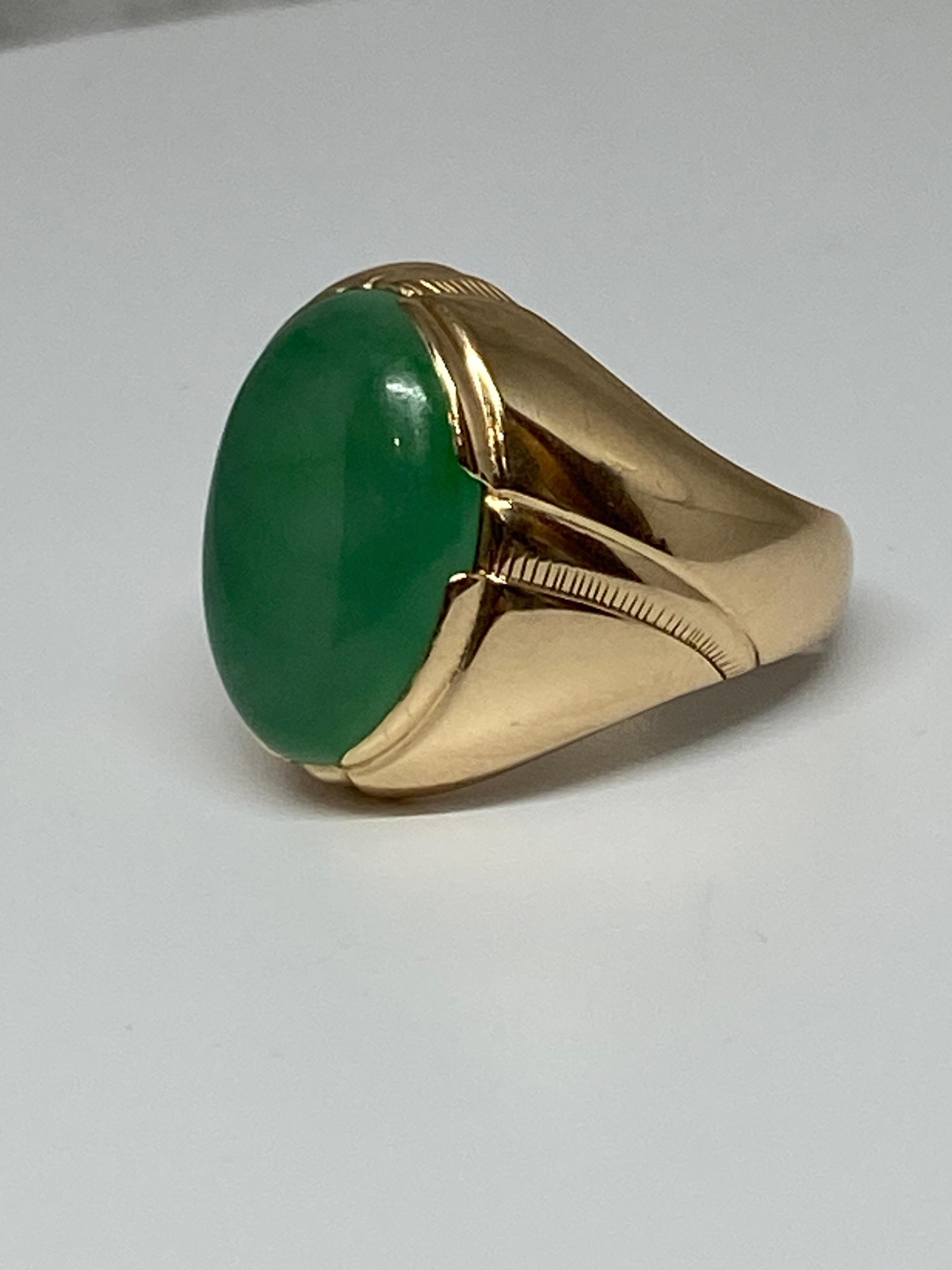 Retro 14k Rosy Yellow Gold Green Jade Jadeite Cabochon Unisex Dome Ring For Sale 10