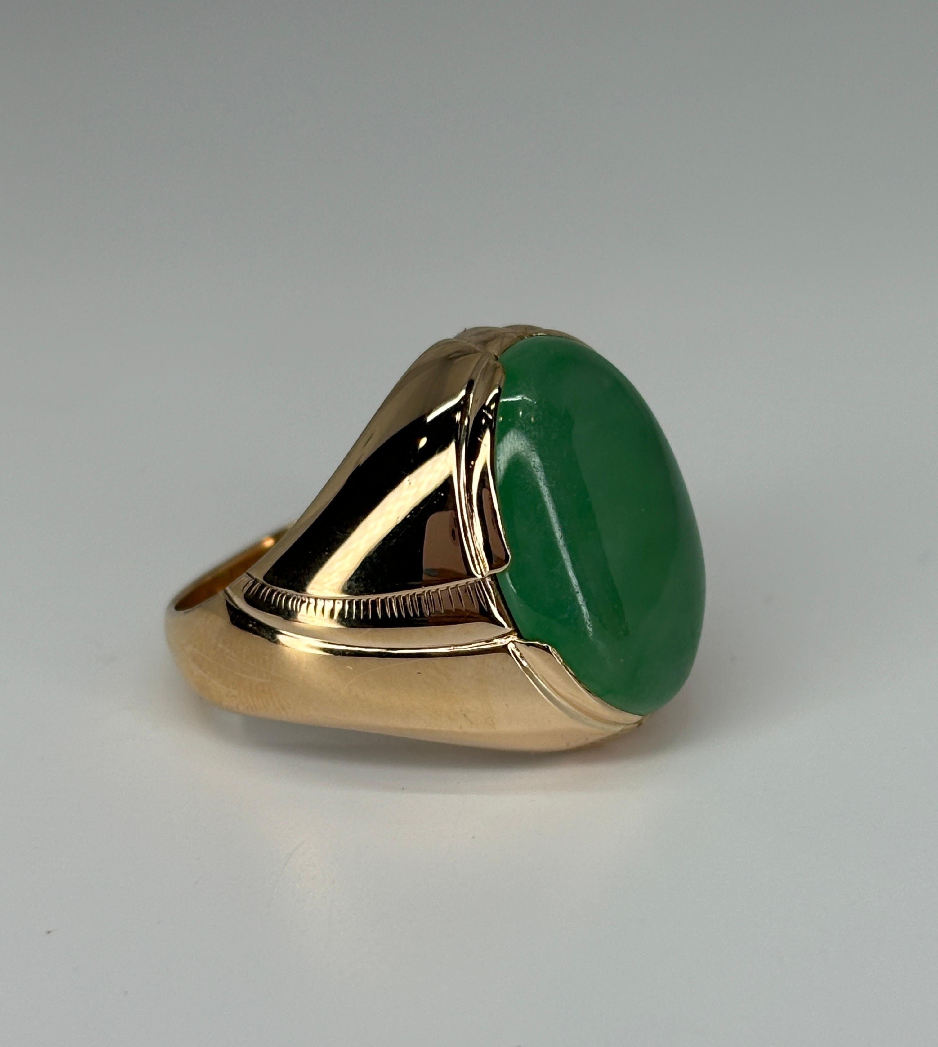 Retro 14k Rosy Yellow Gold Green Jade Jadeite Cabochon Unisex Dome Ring For Sale 5