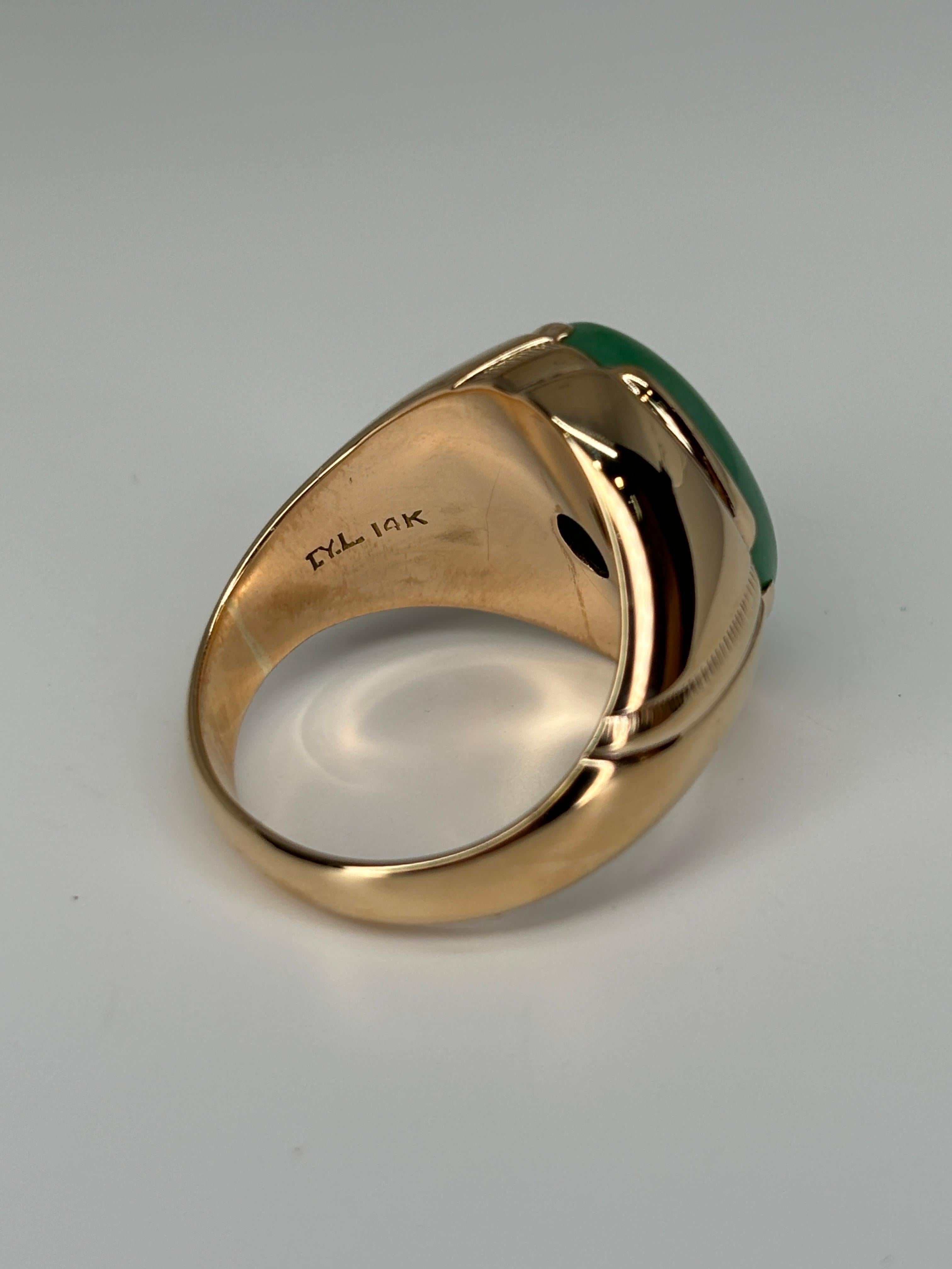 Retro 14k Rosy Yellow Gold Green Jade Jadeite Cabochon Unisex Dome Ring en vente 3