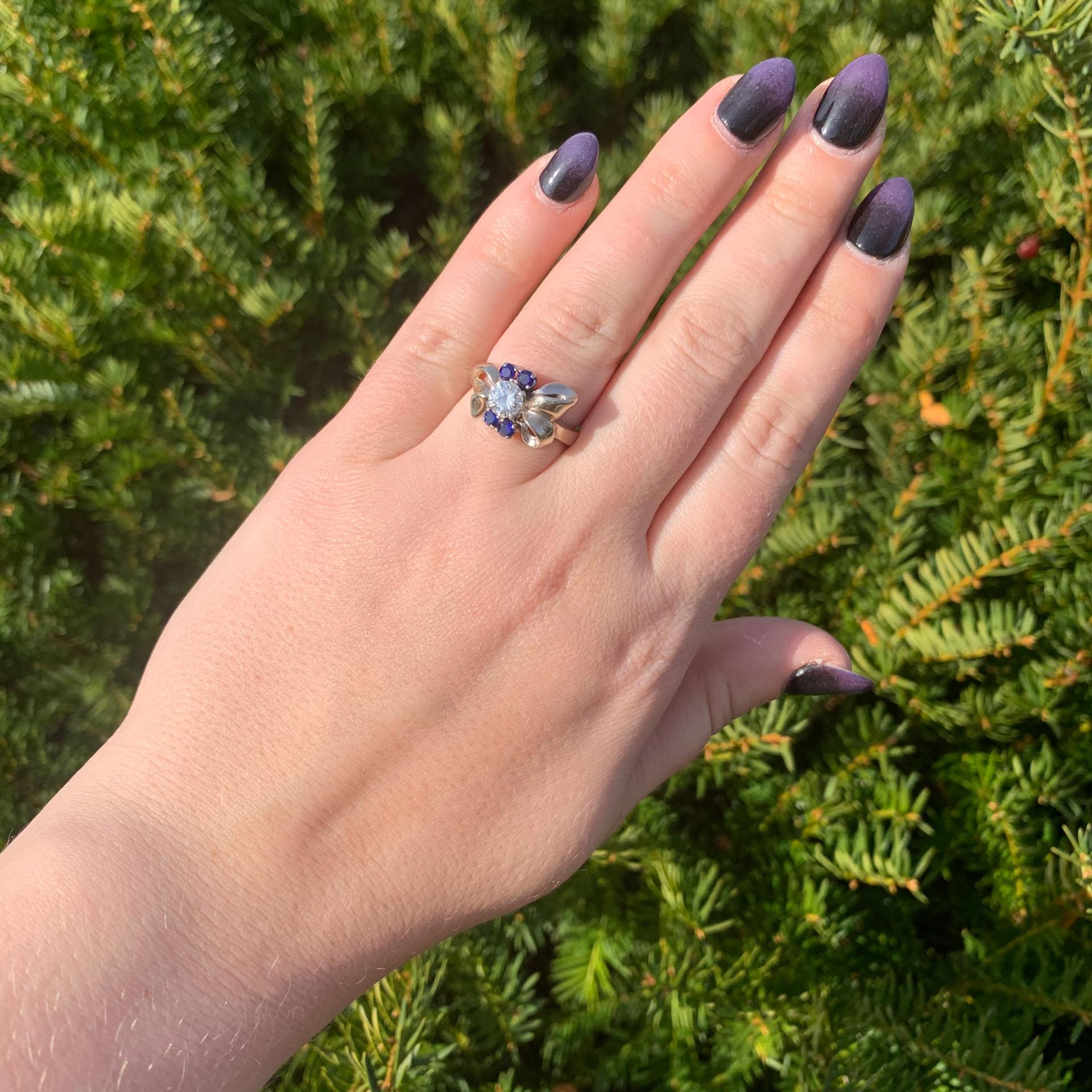 Retro 14K Weißgold Diamant-Schleifenring Größe 7,25 im Angebot 2