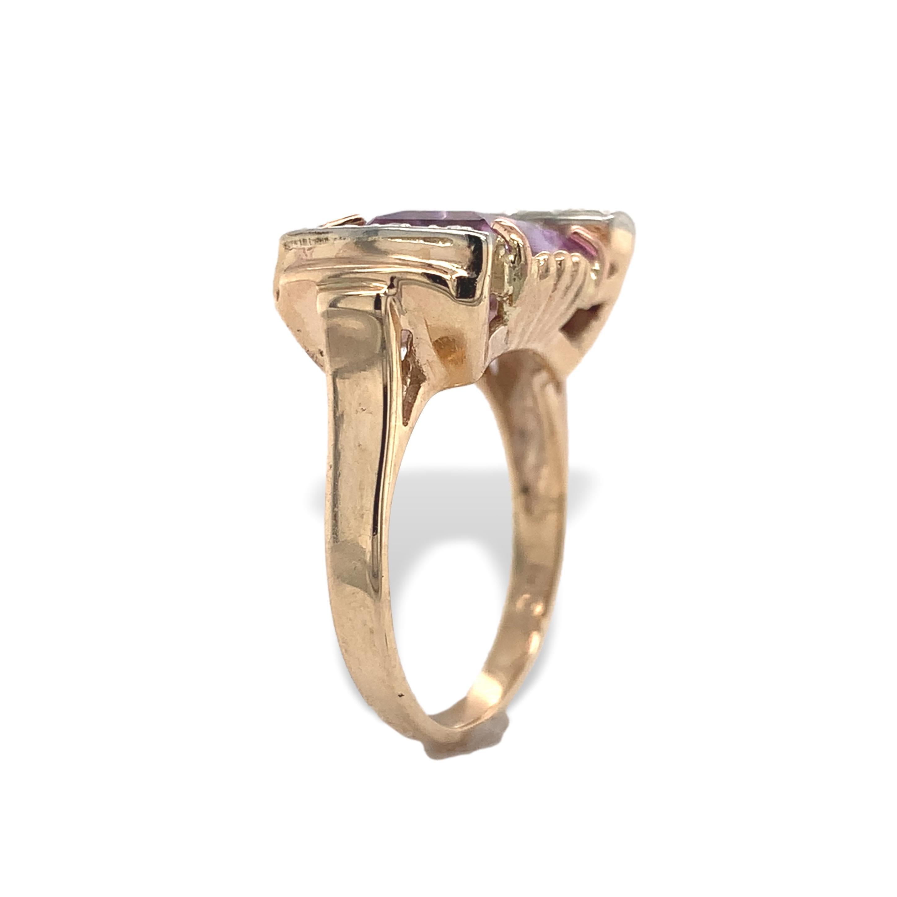 Anillo retro de oro amarillo de 14 quilates con amatista y diamantes. El anillo lleva una esmeralda cu Retro en venta