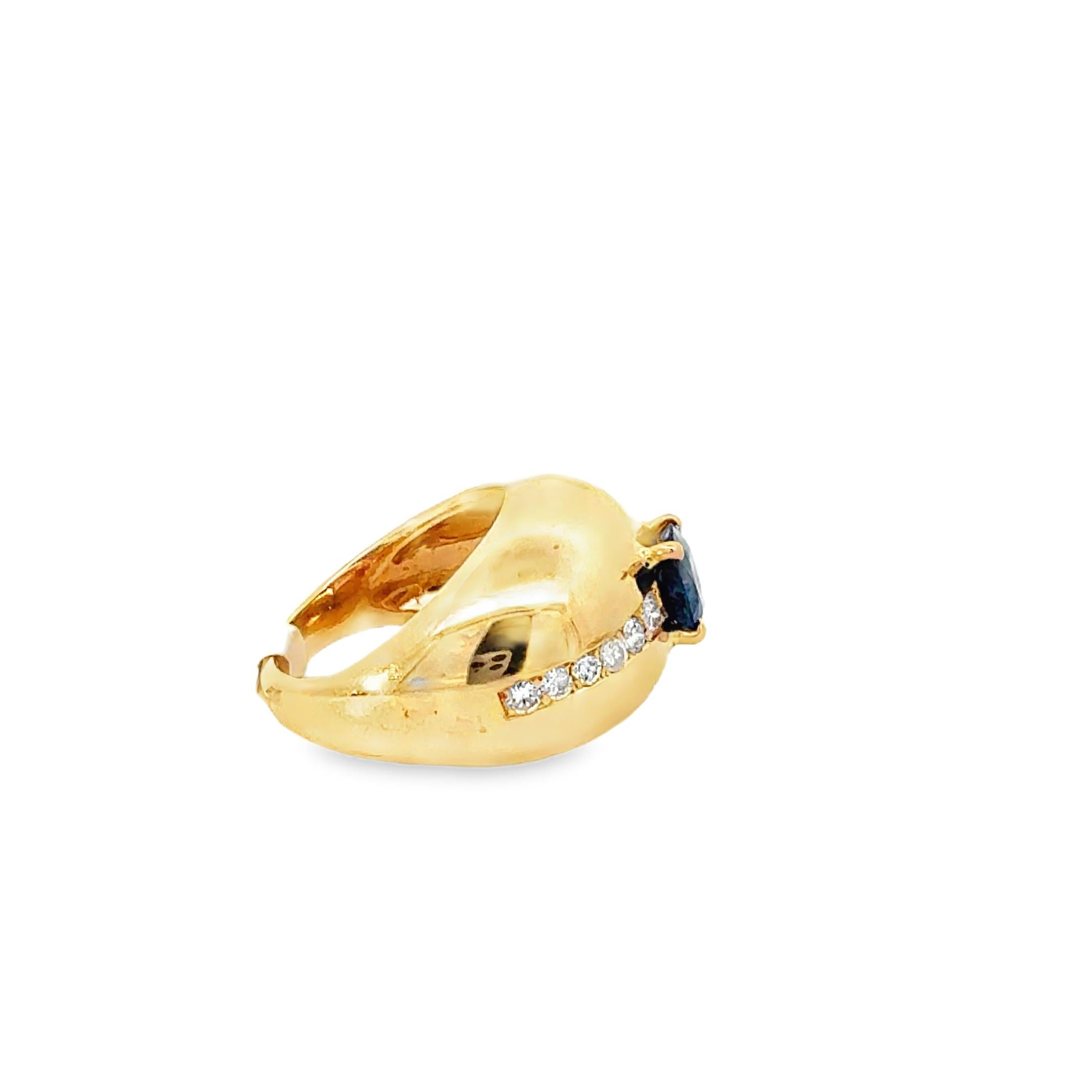 Anello da cocktail retrò a cupola in oro giallo 14K con zaffiro blu e diamanti in vendita 4
