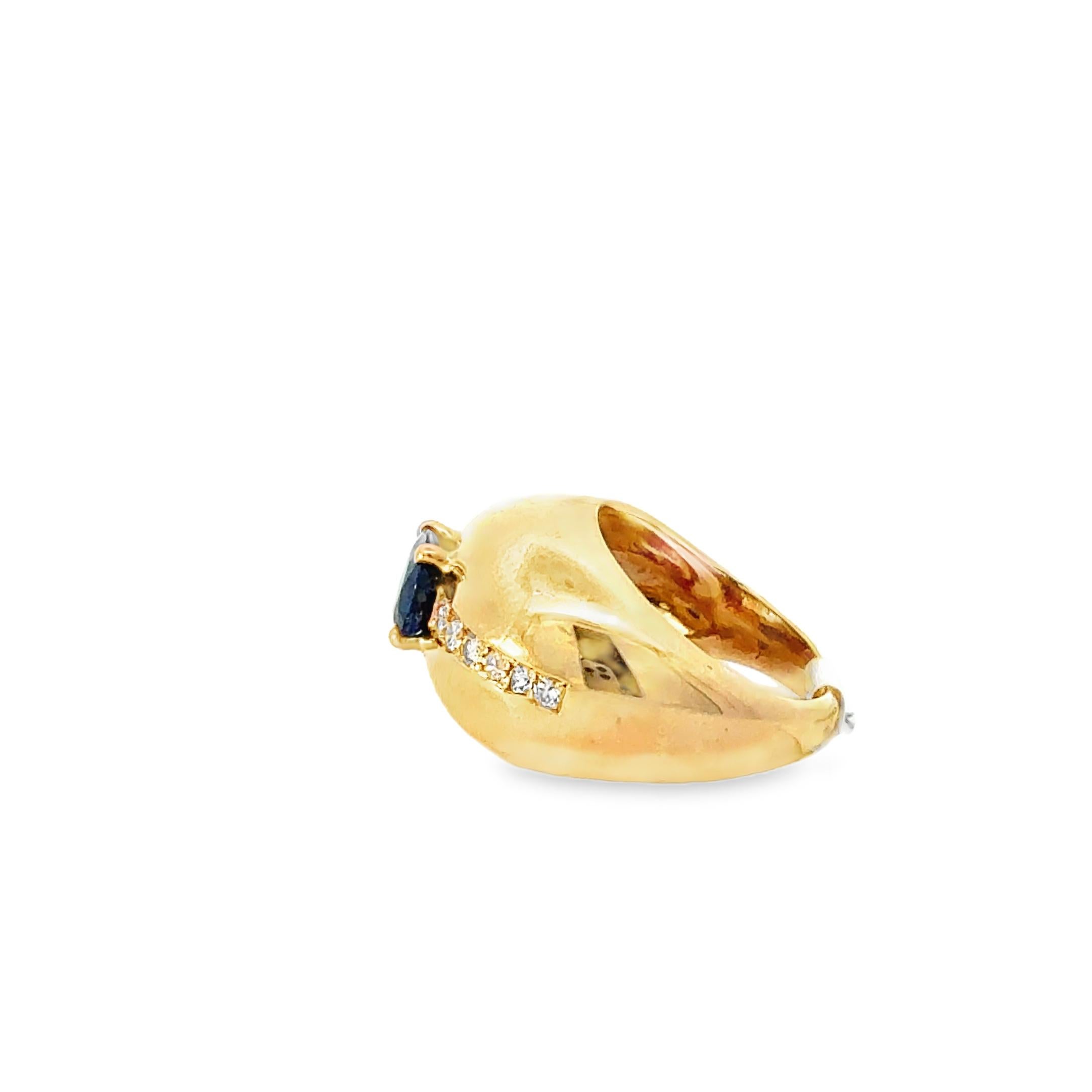 Anello da cocktail retrò a cupola in oro giallo 14K con zaffiro blu e diamanti in vendita 2
