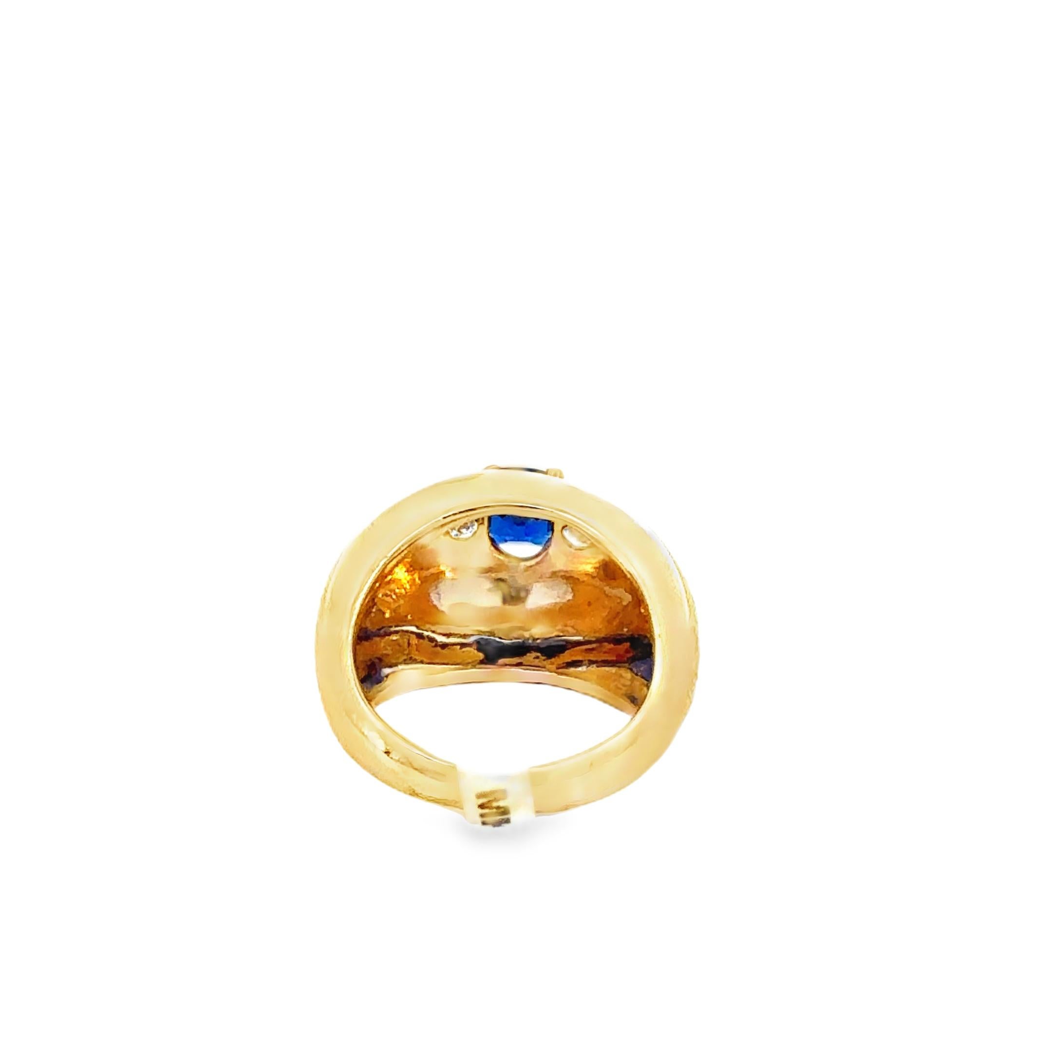 Anello da cocktail retrò a cupola in oro giallo 14K con zaffiro blu e diamanti in vendita 3