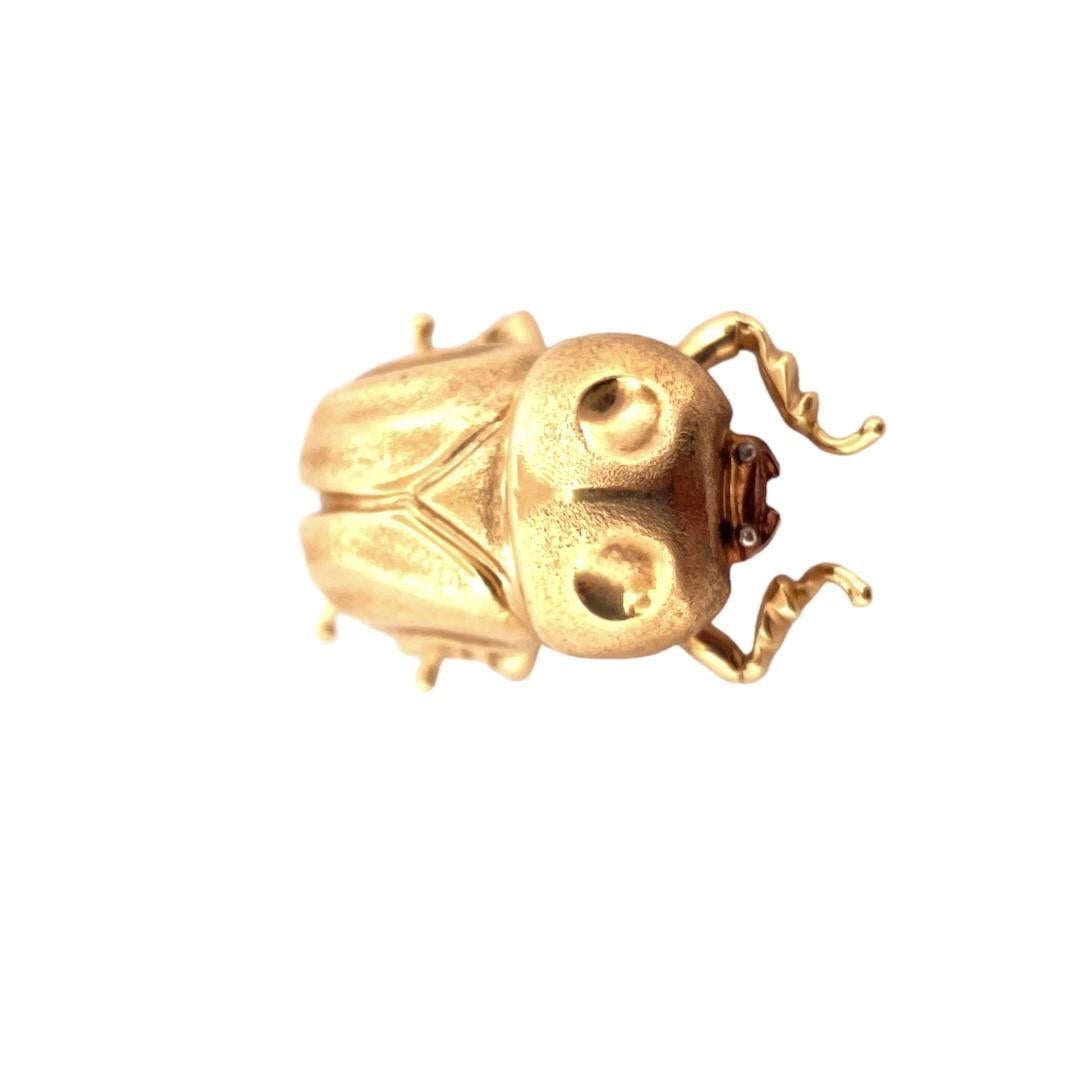 Elevate your style with our Lynn's Beetle Brooch. Crafted in 14K yellow gold and weighing 12.08g,
this exquisite brooch showcases the timeless allure of nature and it is proudly hallmarked as Lynn's.

Material: 14K yellow gold
Weight: 12.08