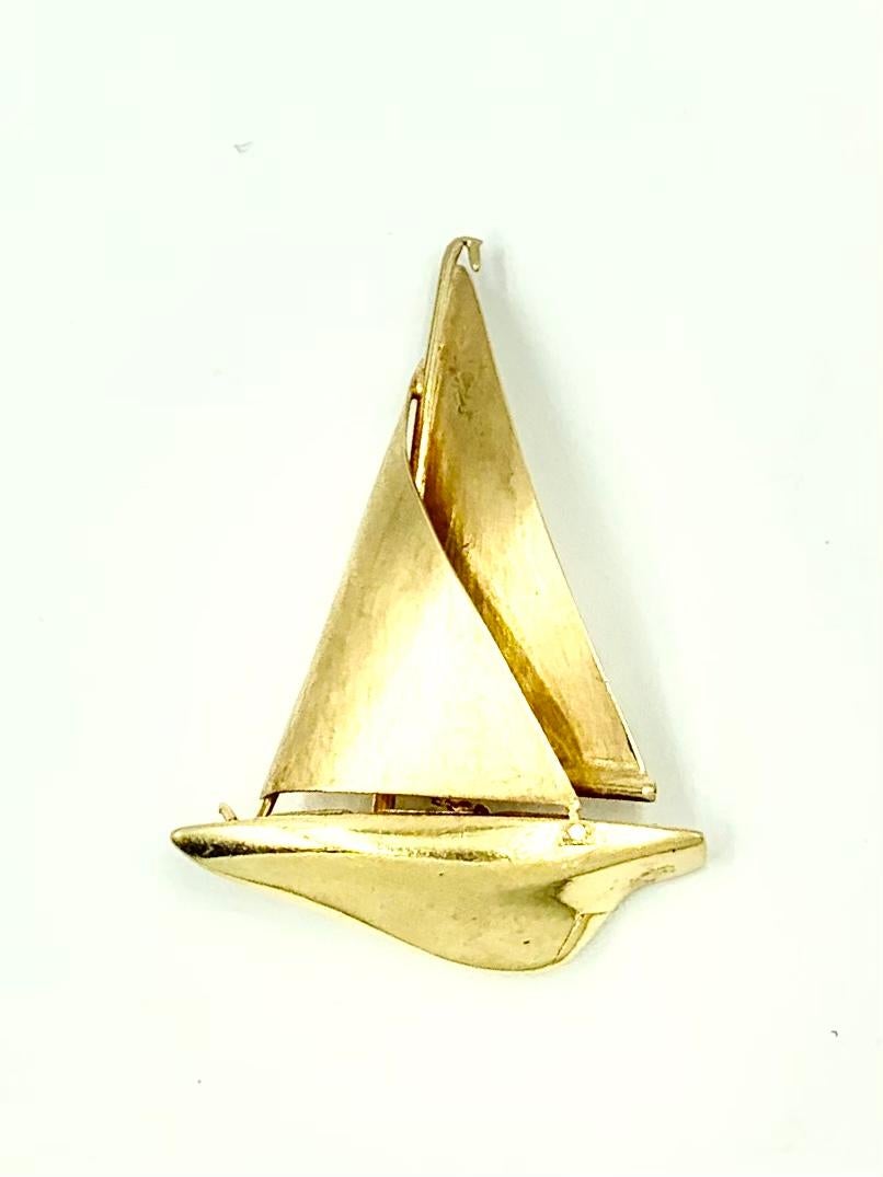 Retro 14 Karat Yellow Gold Nautical Brooch or Pendant, Yacht, Sailboat, 1940s 1