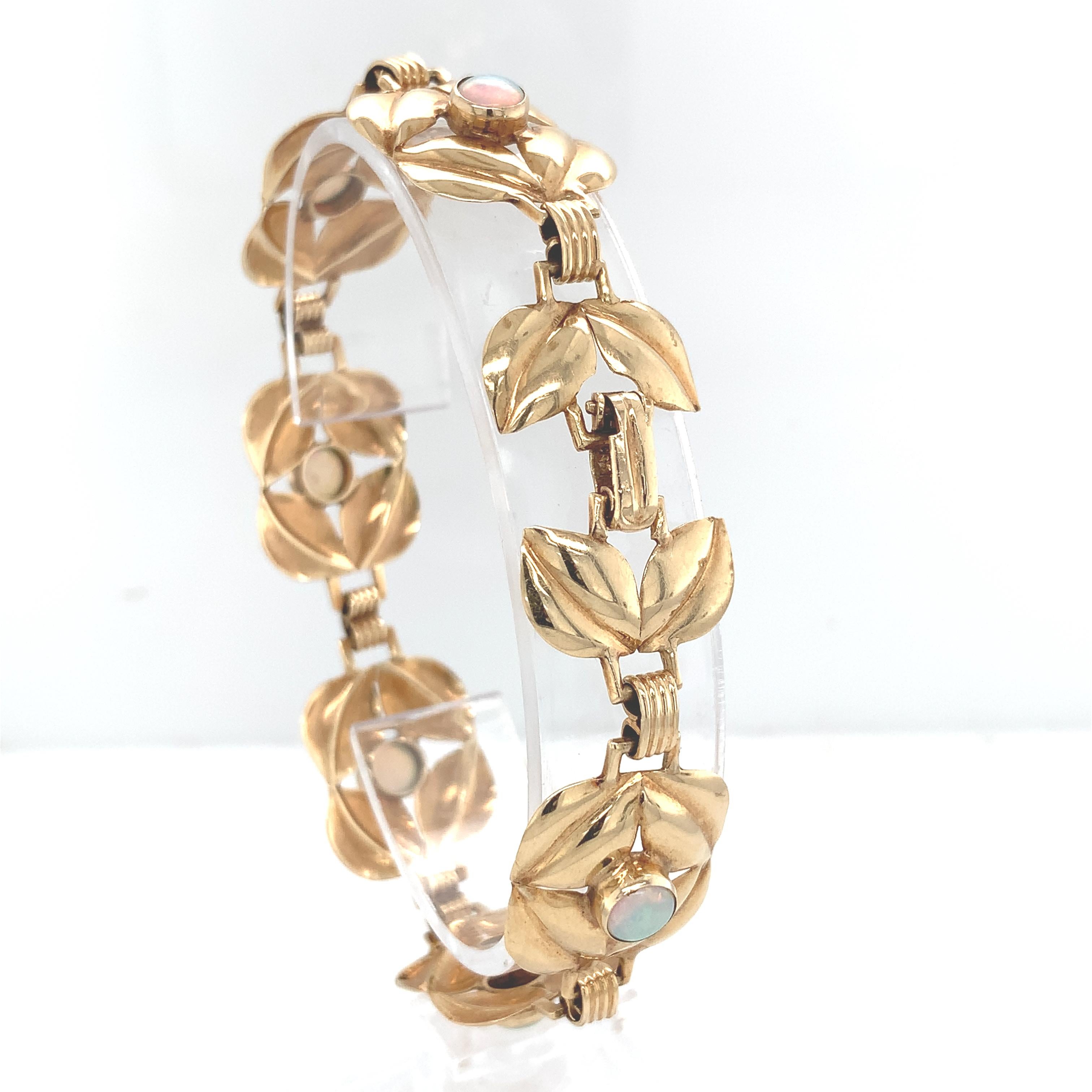 Rétro Bracelet rétro à maillons en or jaune 14 carats avec 6 opales vibrantes en vente