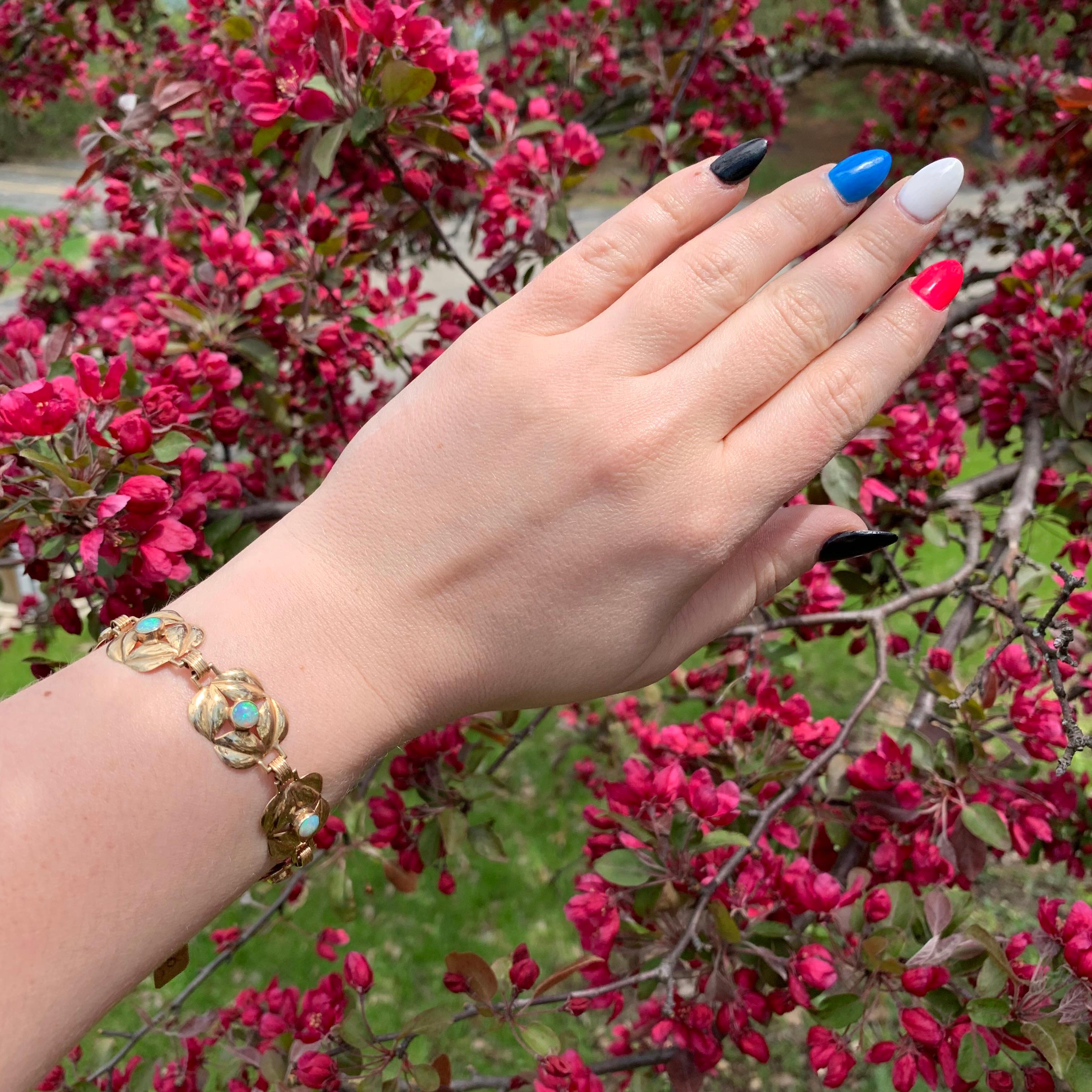 Bracelet rétro à maillons en or jaune 14 carats avec 6 opales vibrantes Pour femmes en vente