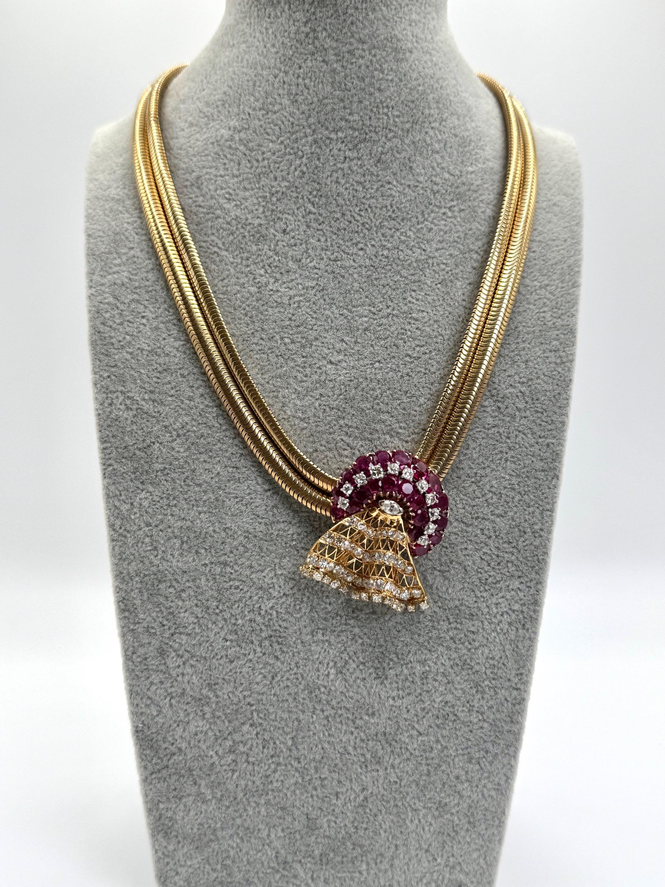 Rétro Collana retrò in oro giallo 14K con rubini e diamanti in vendita