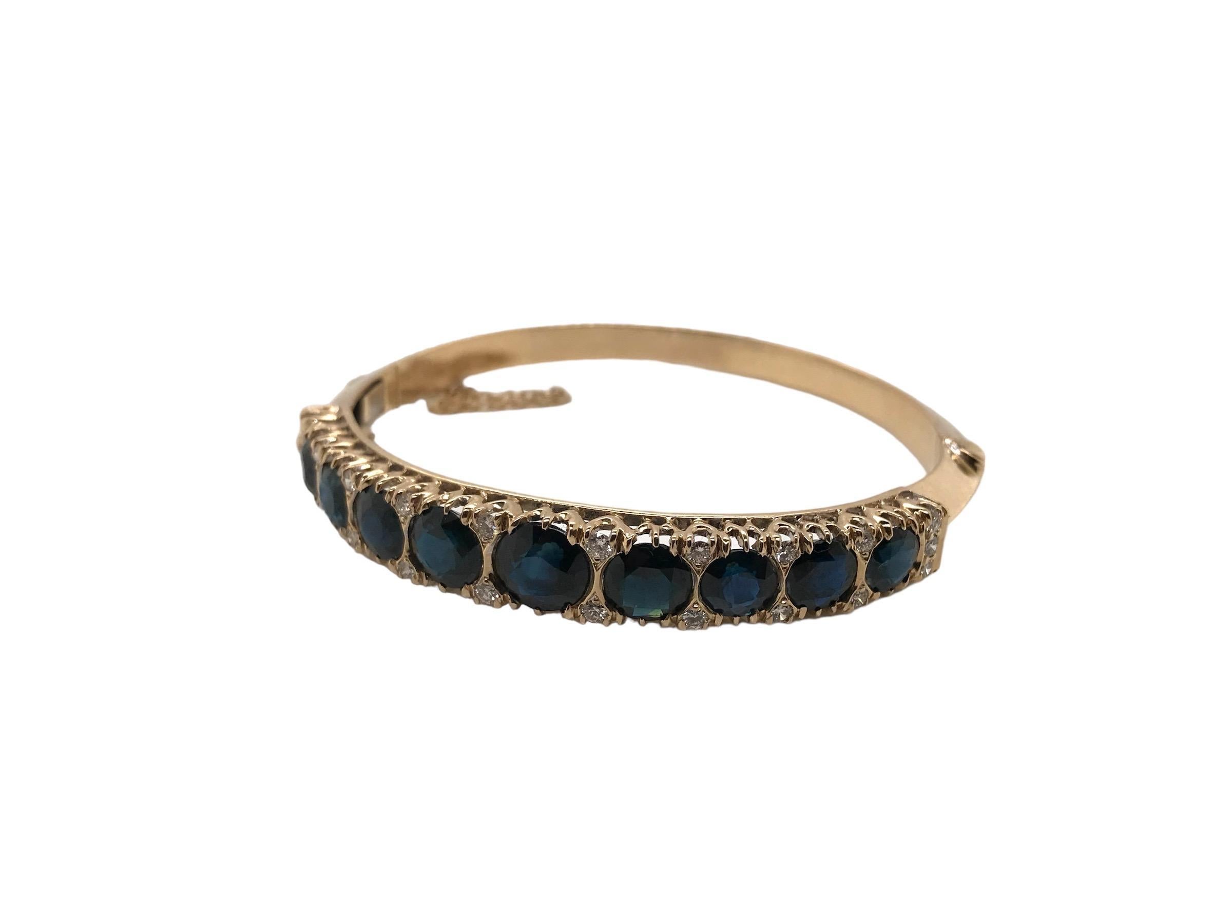 Rétro Bracelet jonc rétro en or jaune 14 carats avec saphir en vente