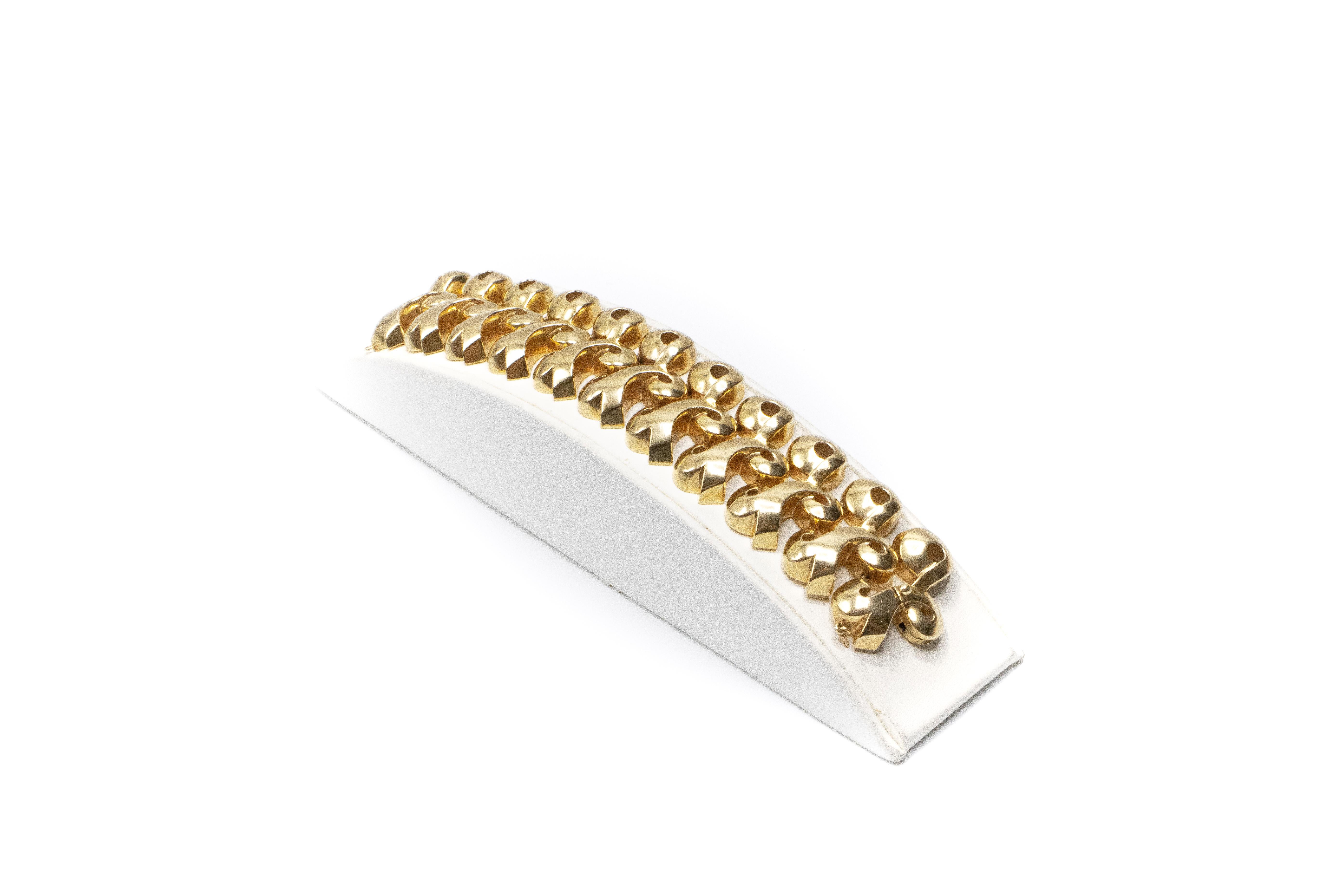 Retro 14 Karat Gold Wide Link Cuff Bracelet In Good Condition In New York, NY