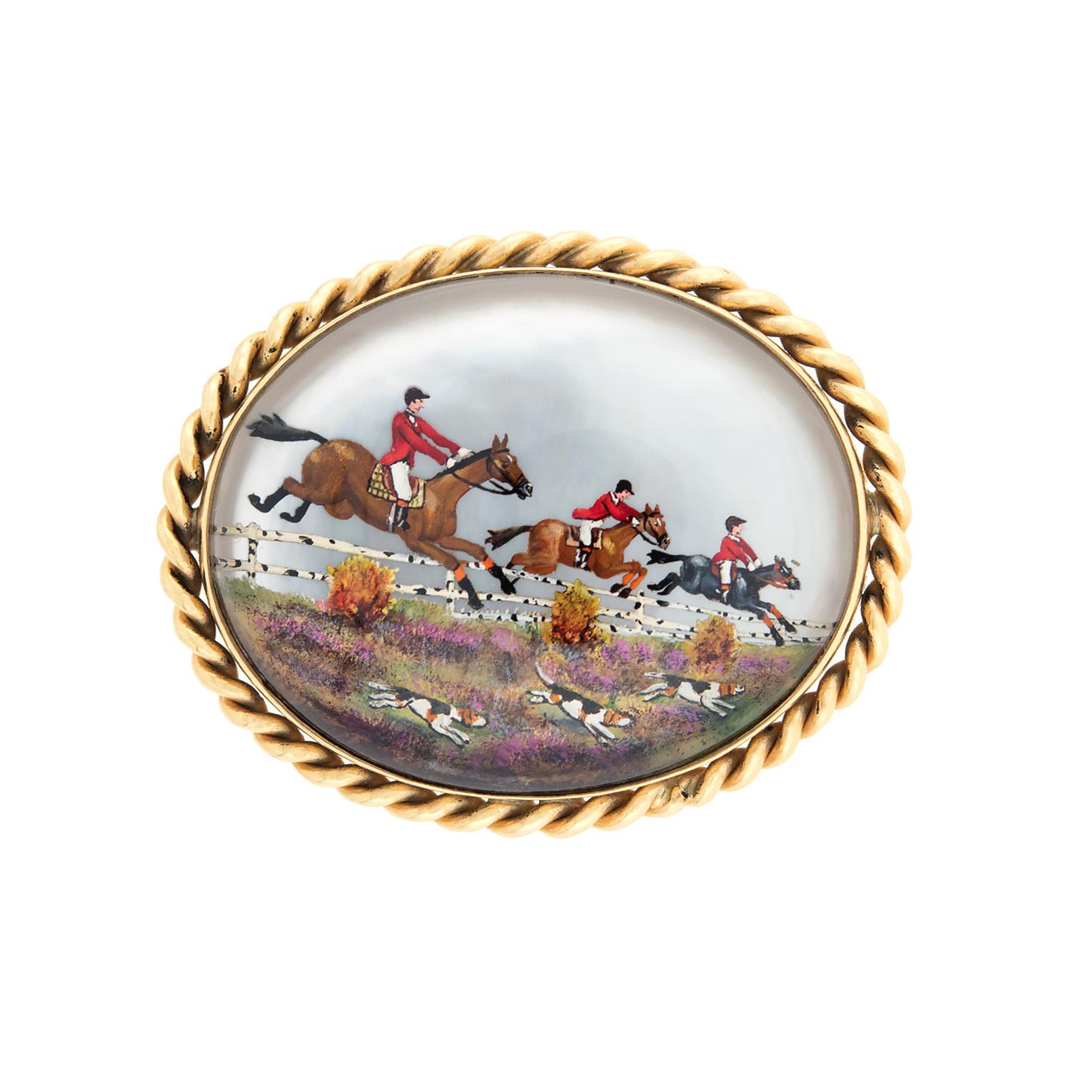 Retro 14kt Reverse Carved Essex Crystal Fox Hunt Pin In Good Condition For Sale In Narberth, PA
