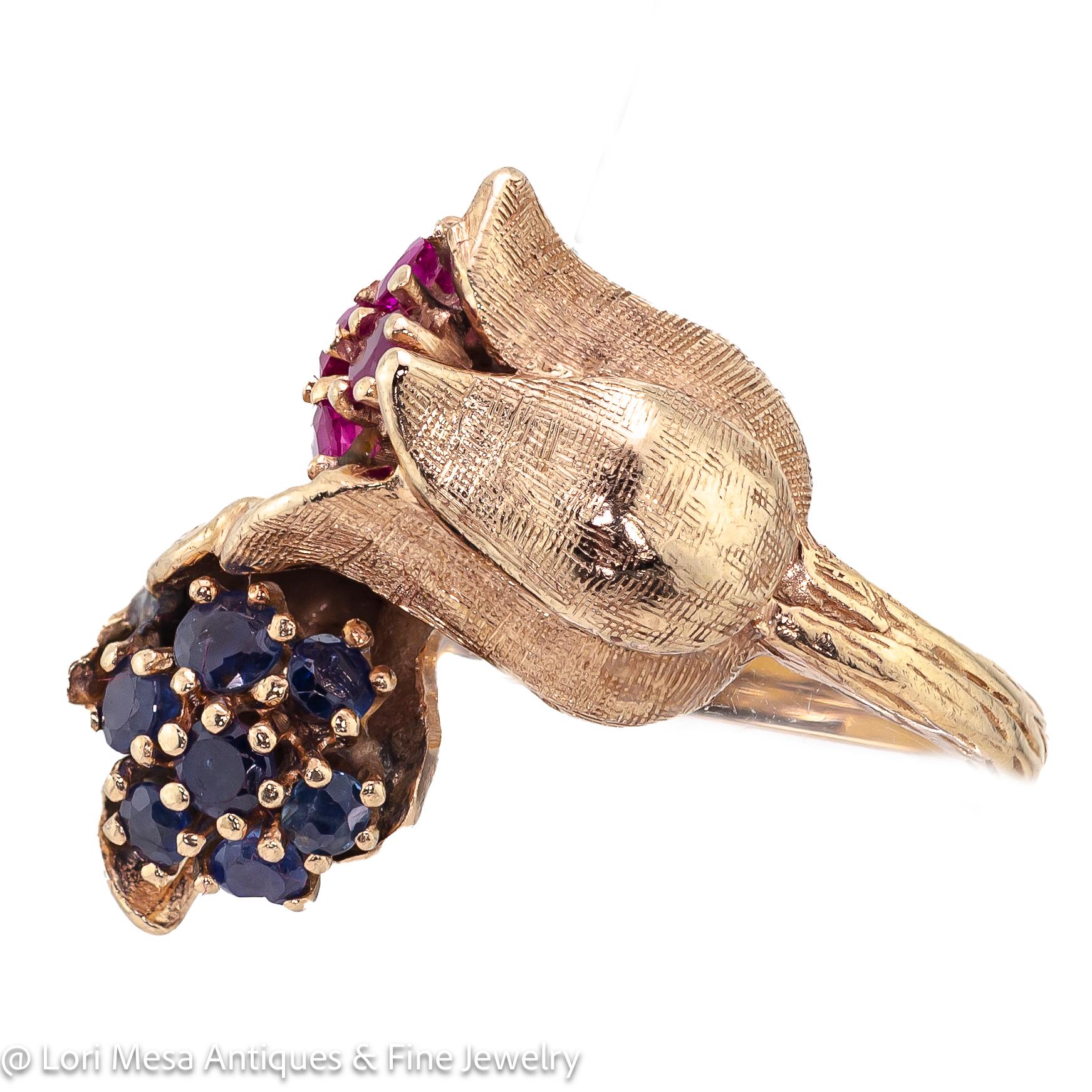 Retro 14kt Yellow Gold Ruby and Sapphire Floral Crossover Ring In Good Condition For Sale In Wheaton, IL