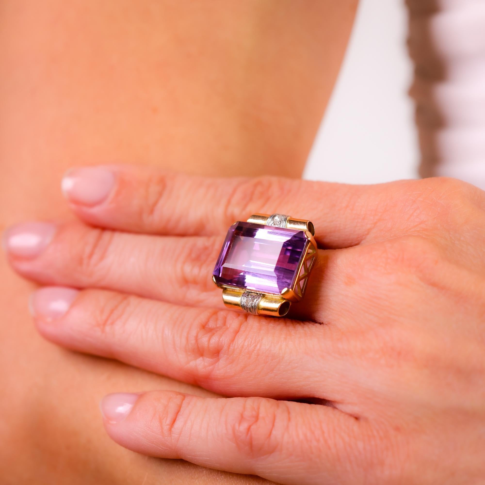 Retro 15 carat amethyst diamond 18k yellow gold cocktail ring In Excellent Condition For Sale In Beverly Hills, CA