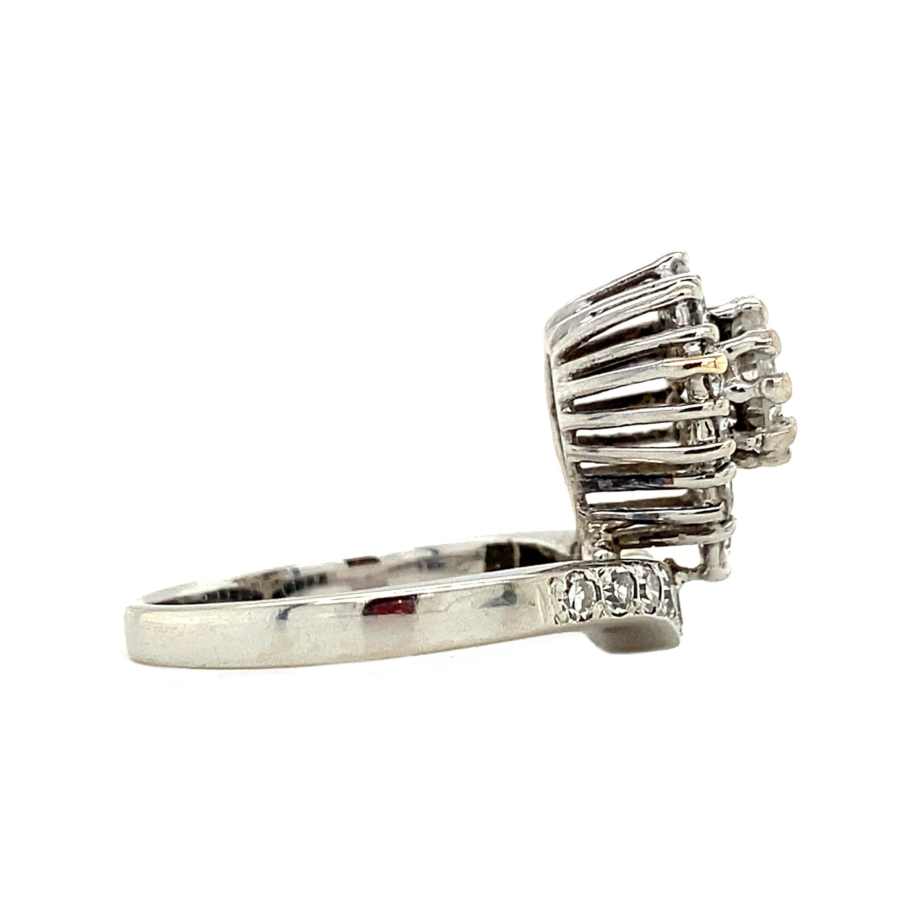 Retro 1.59 Carat Vintage Diamond Tiara Ring, 0.88 Carat Center 18K White Gold In Good Condition For Sale In AMSTERDAM, NL