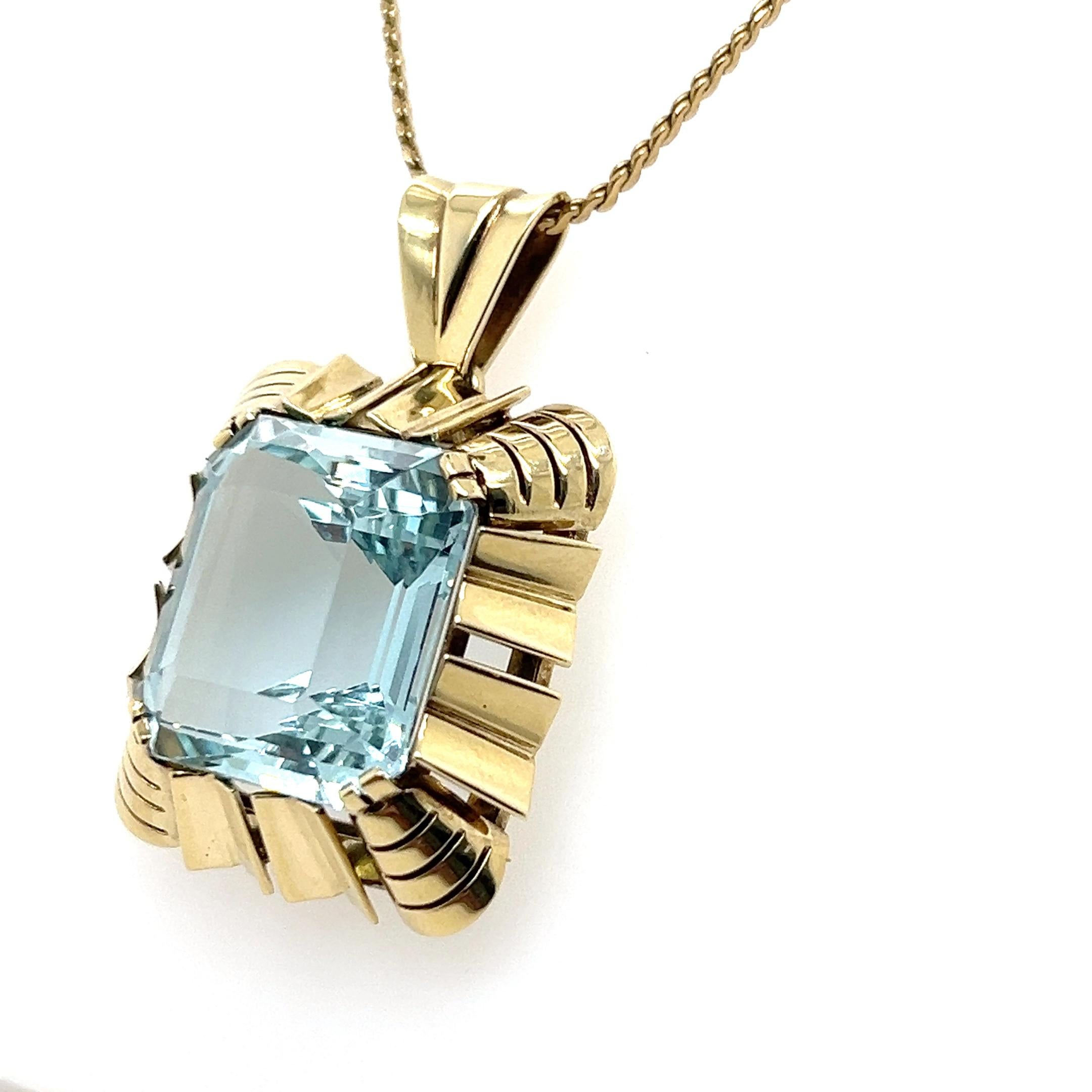 Retro 17,48 Karat Smaragdschliff Aquamarin & 14k Gelbgold Anhänger 1940s im Angebot 4